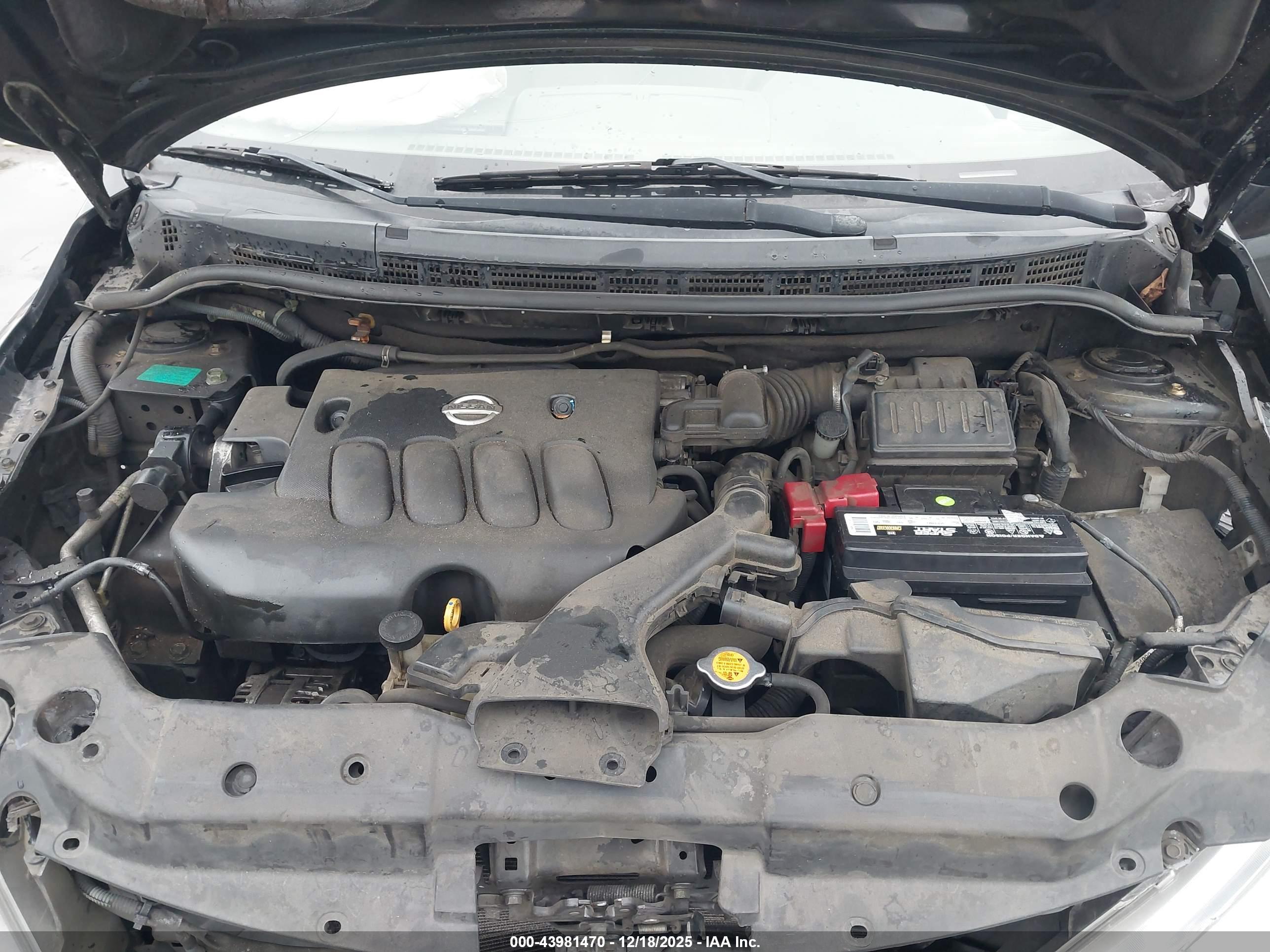 NISSAN VERSA image 10