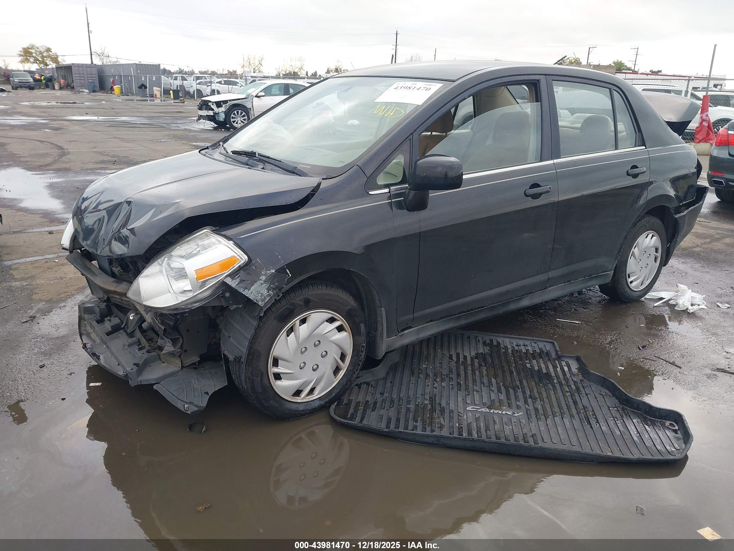 NISSAN VERSA image 2