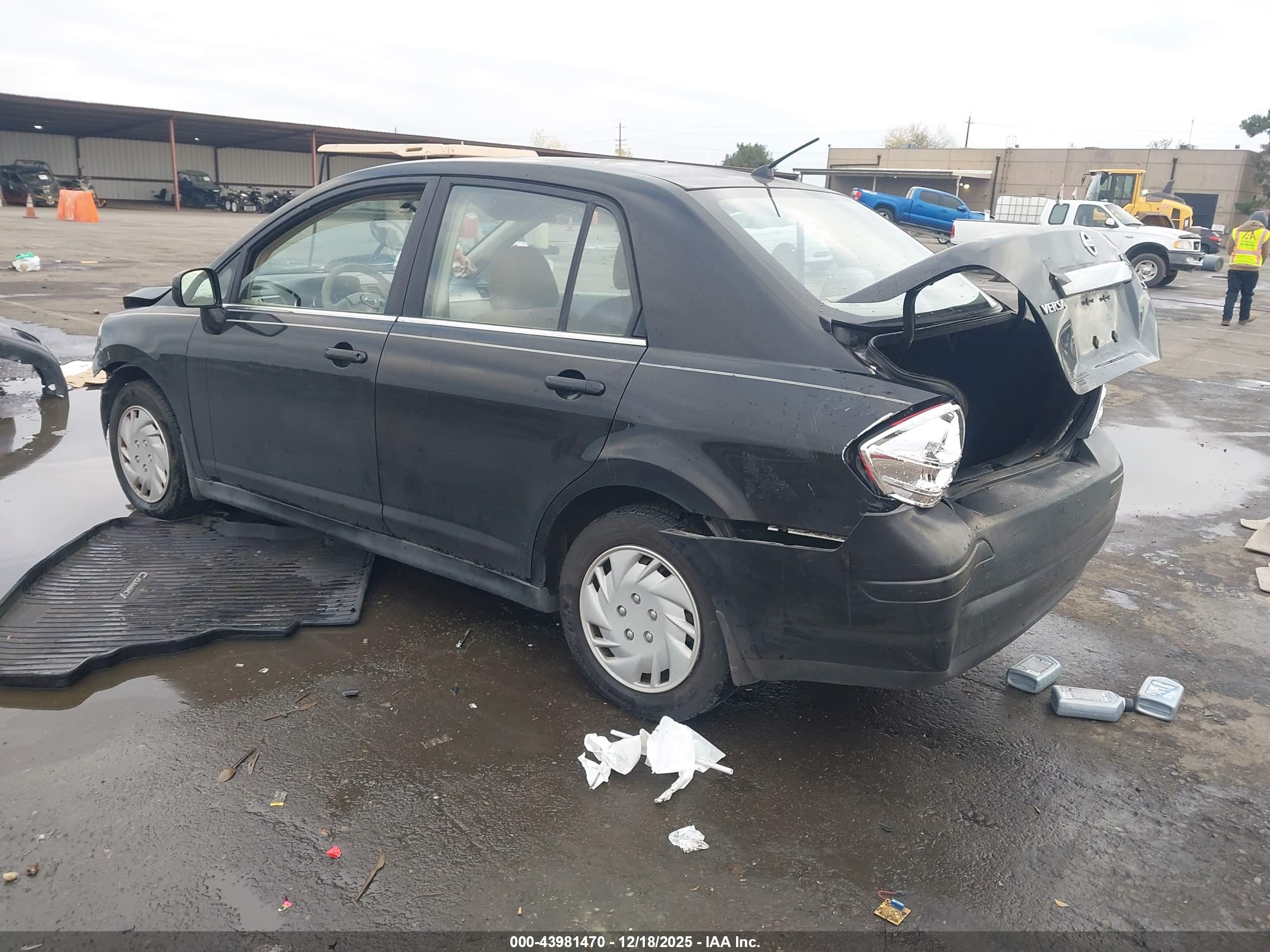NISSAN VERSA image 3