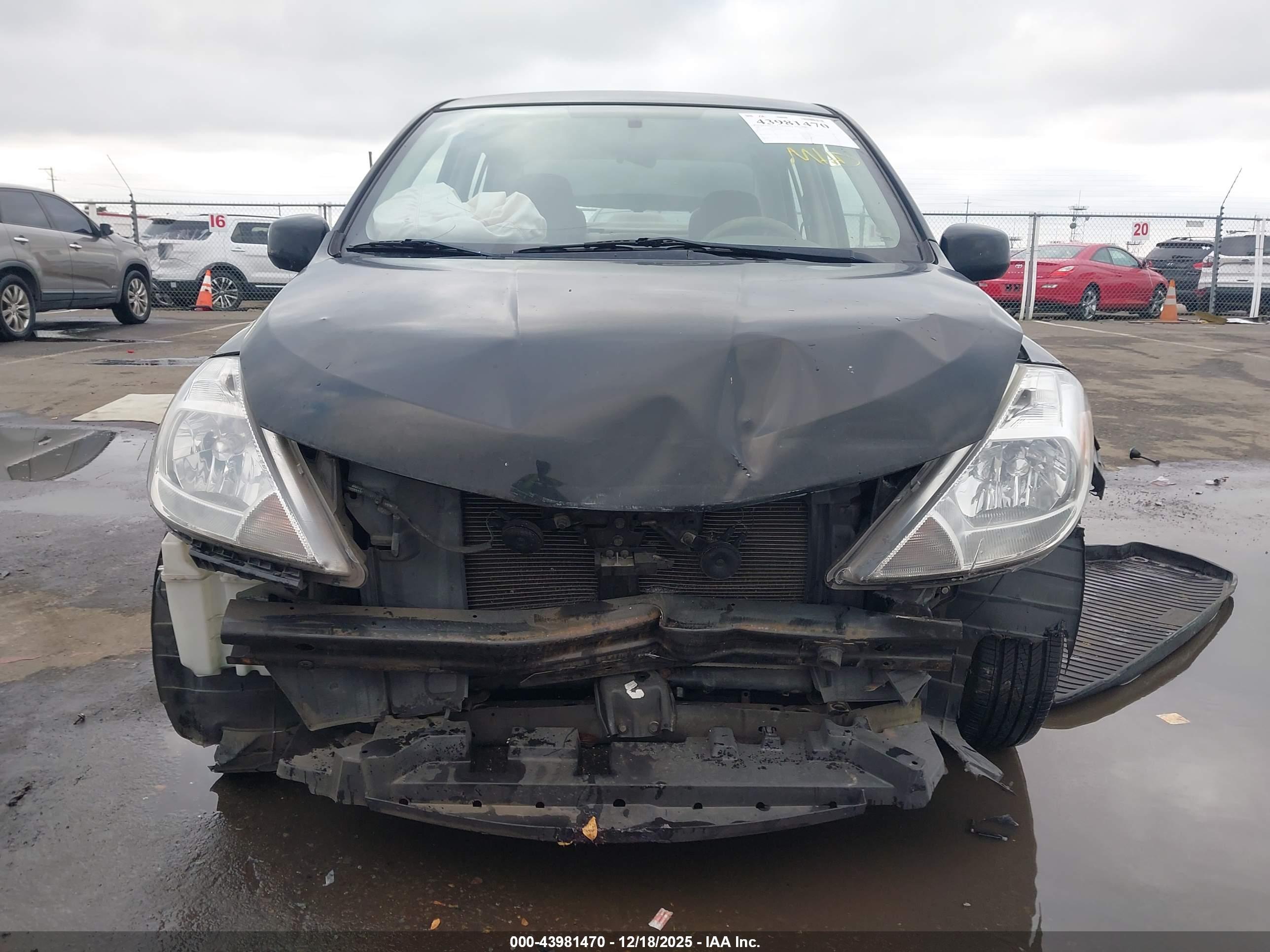 NISSAN VERSA image 6