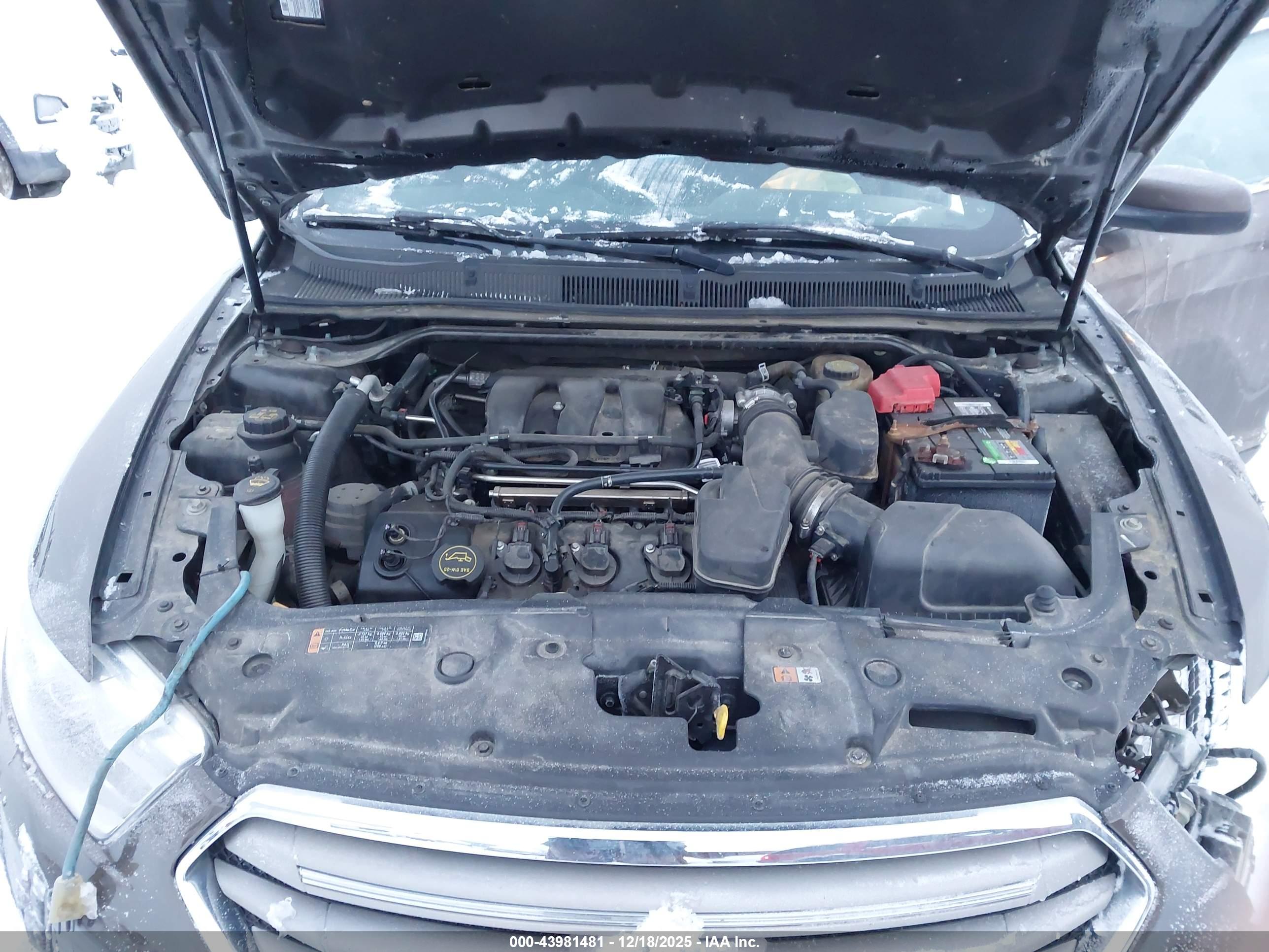FORD TAURUS image 10