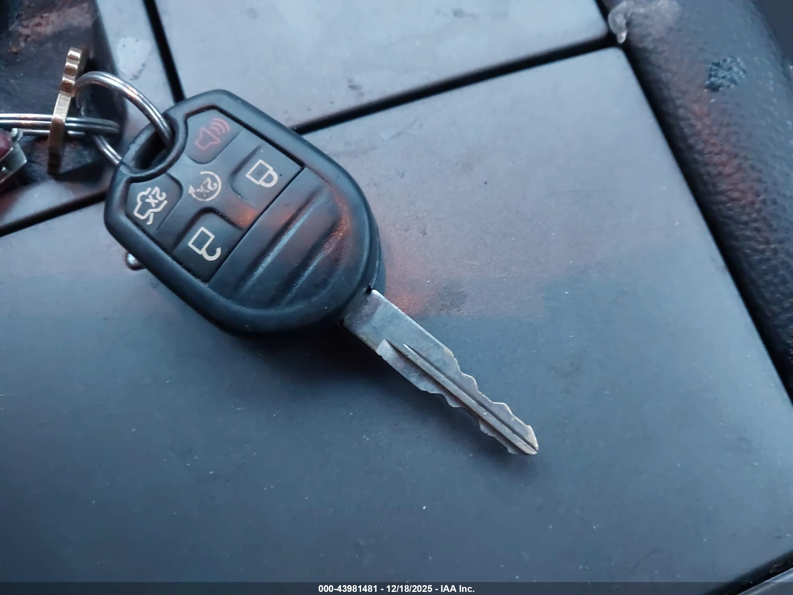 FORD TAURUS image 11