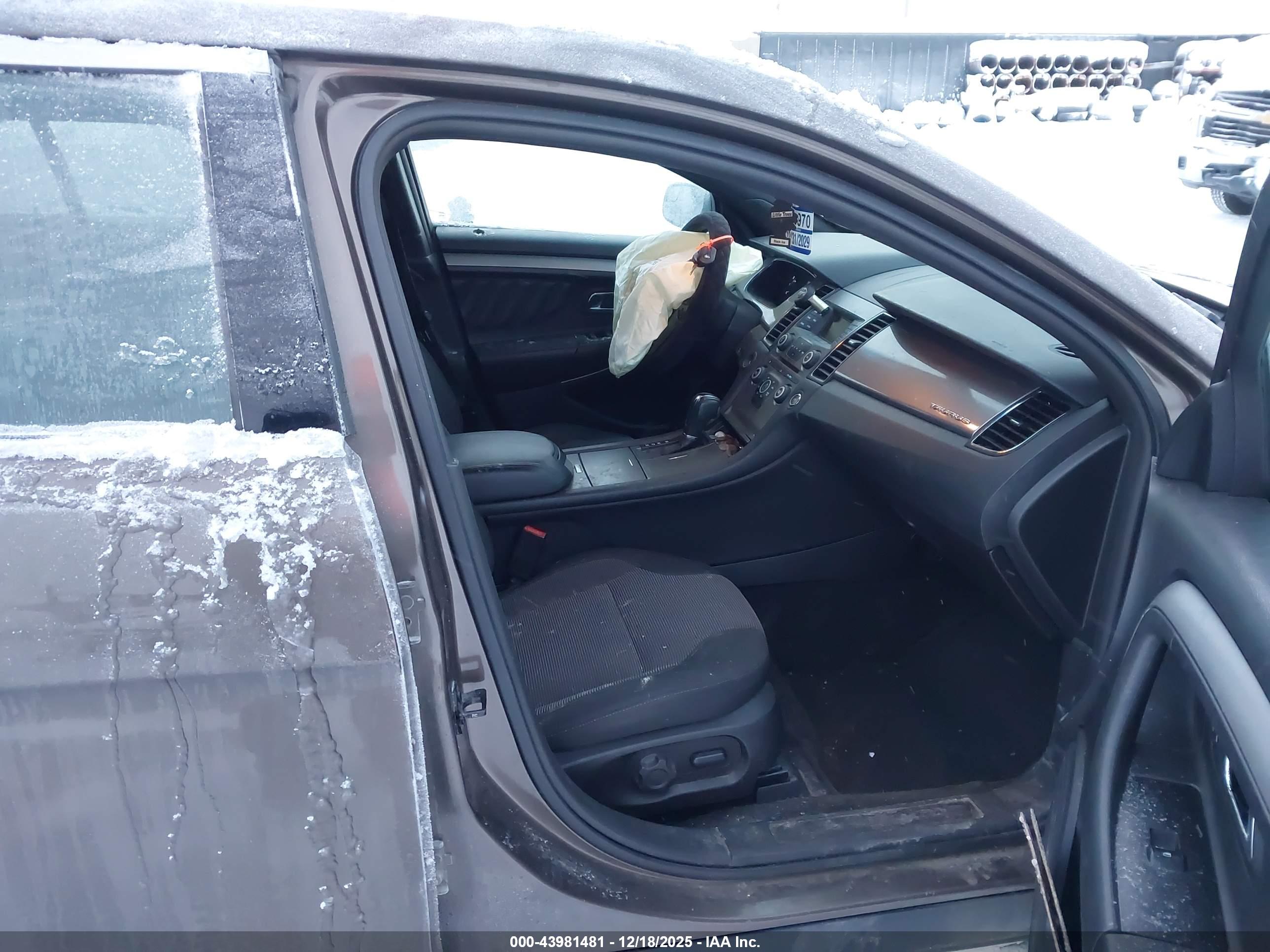 FORD TAURUS image 5