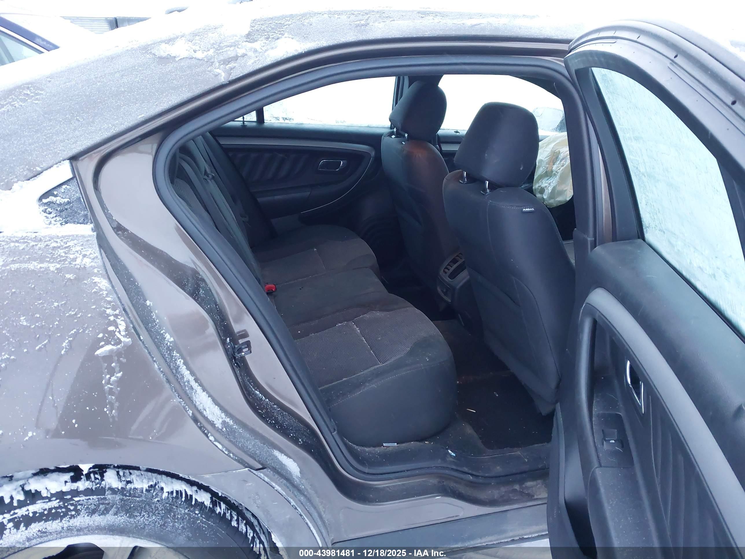 FORD TAURUS image 8