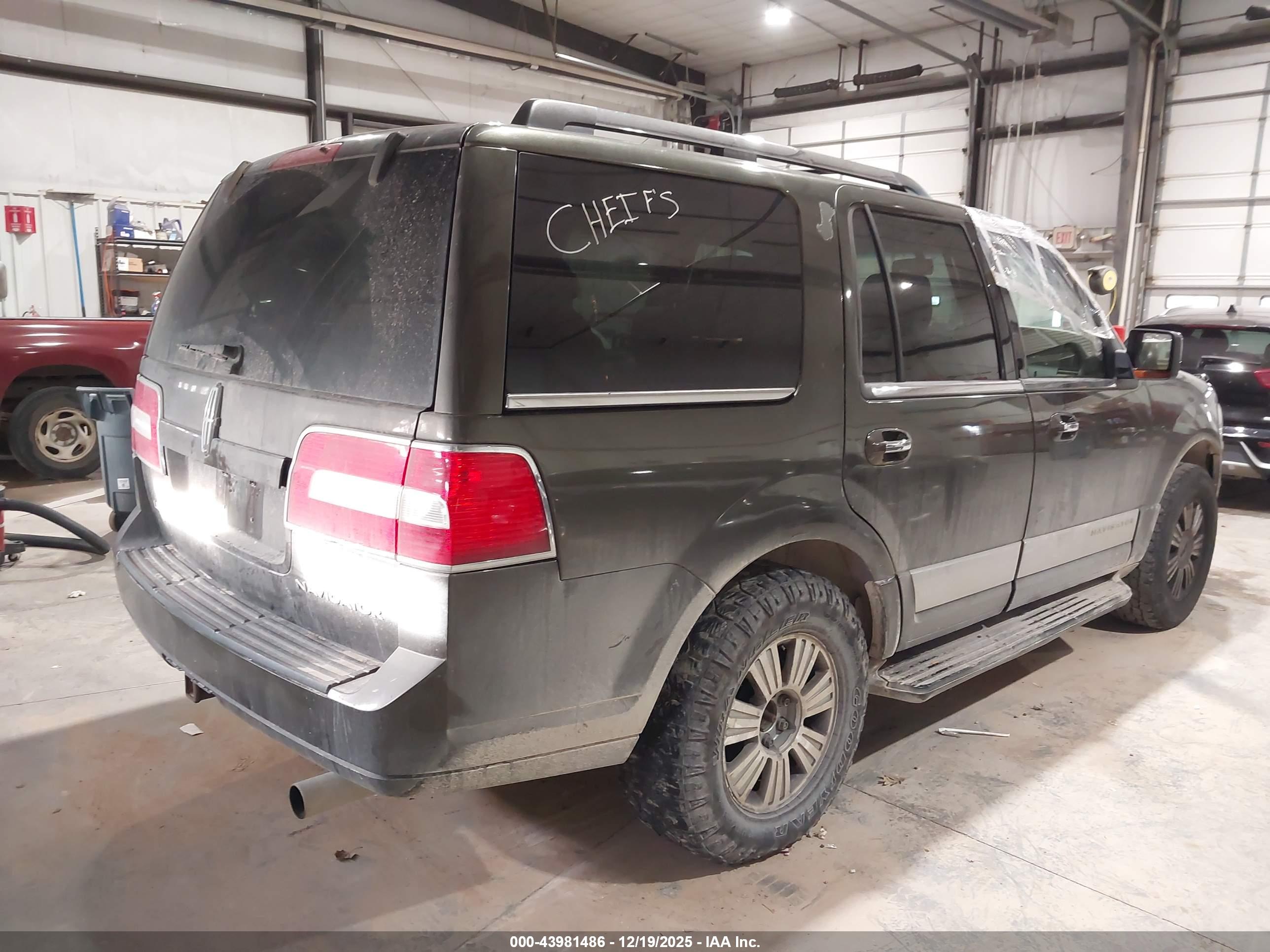 LINCOLN NAVIGATOR image 4