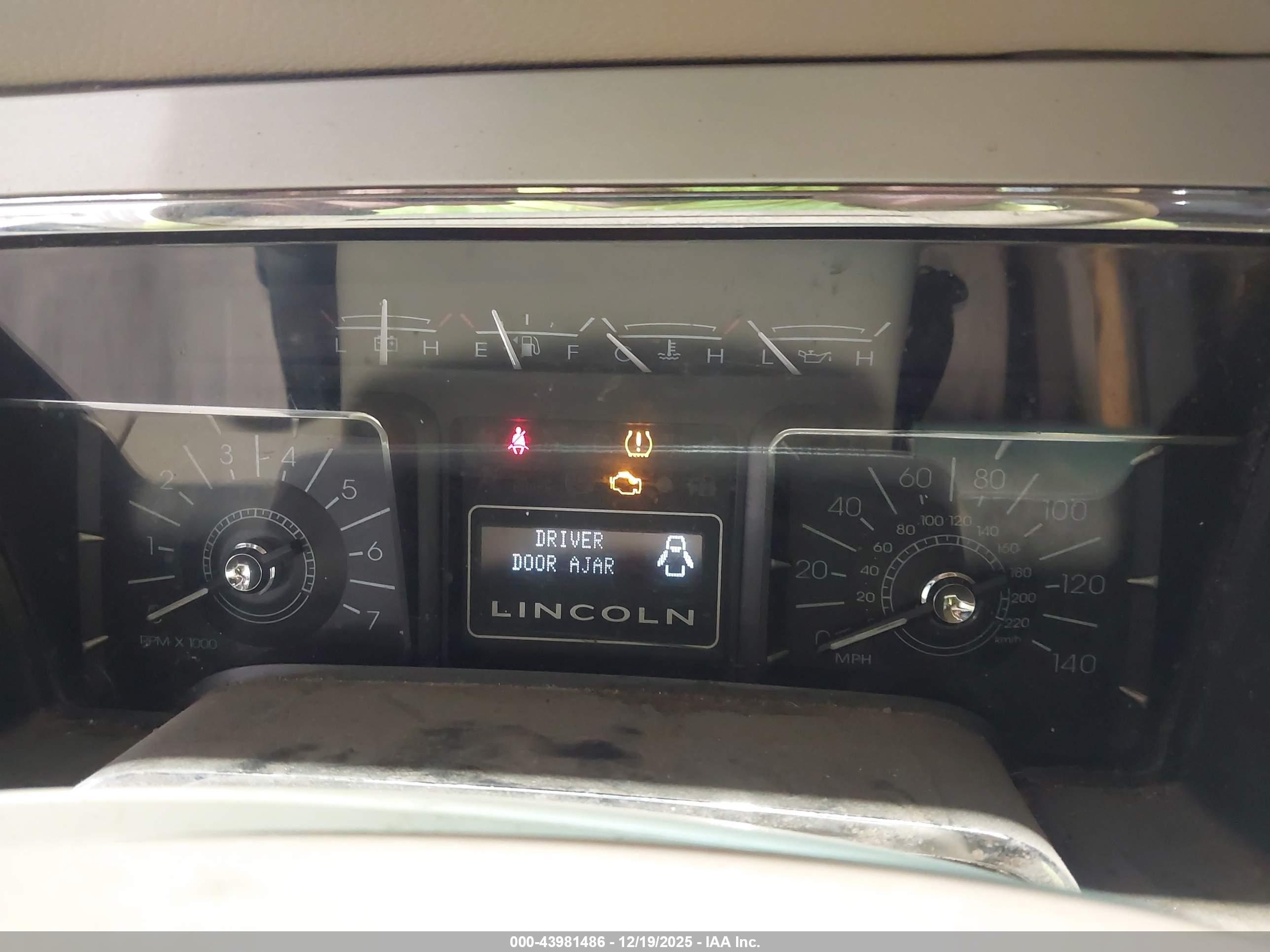 LINCOLN NAVIGATOR image 7