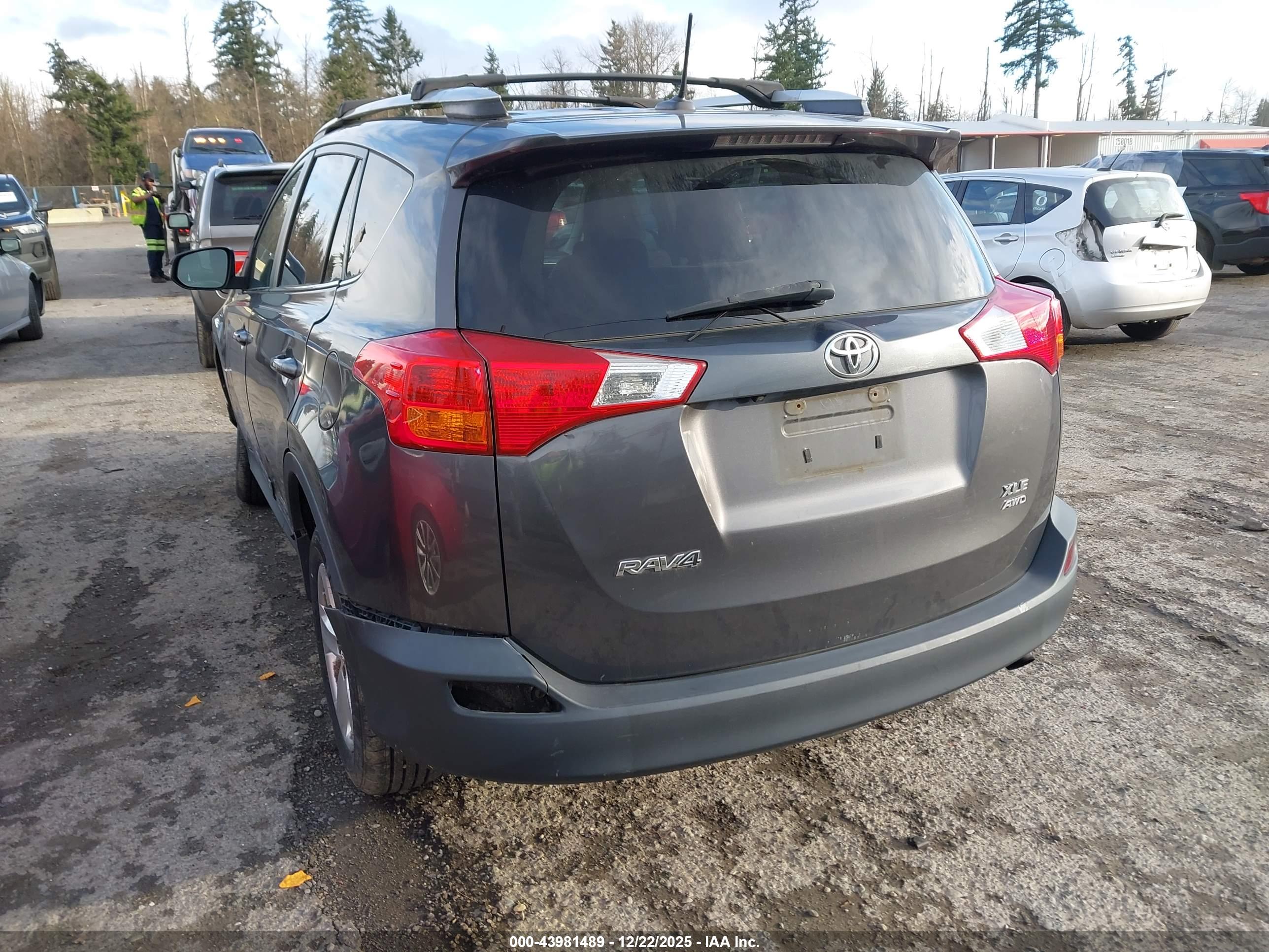 TOYOTA RAV4 image 3