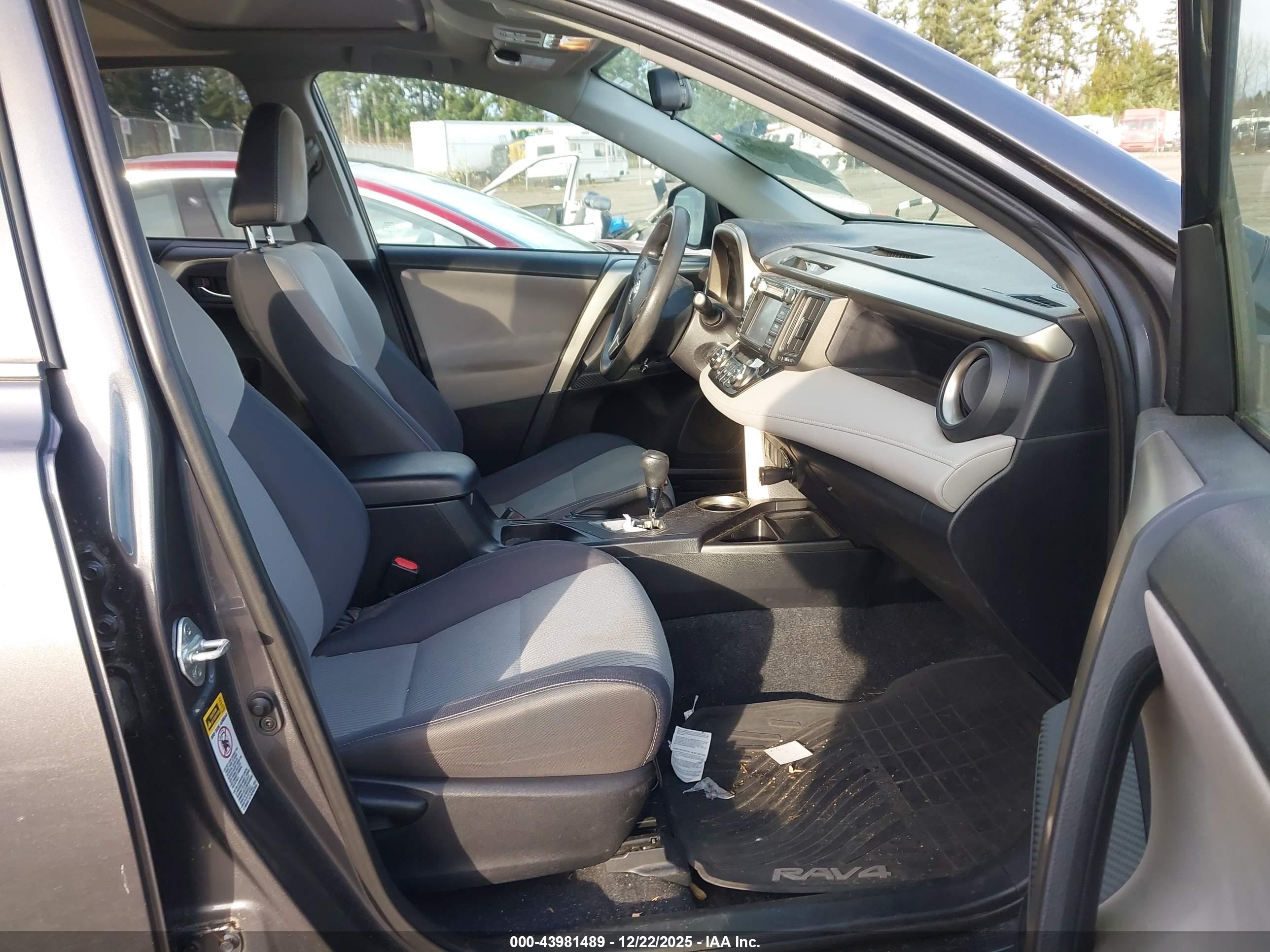 TOYOTA RAV4 image 5