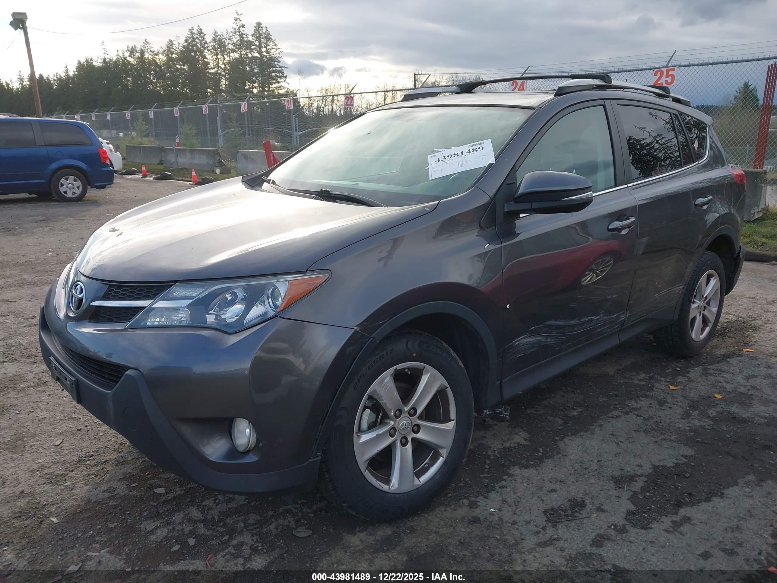 TOYOTA RAV4 image 6