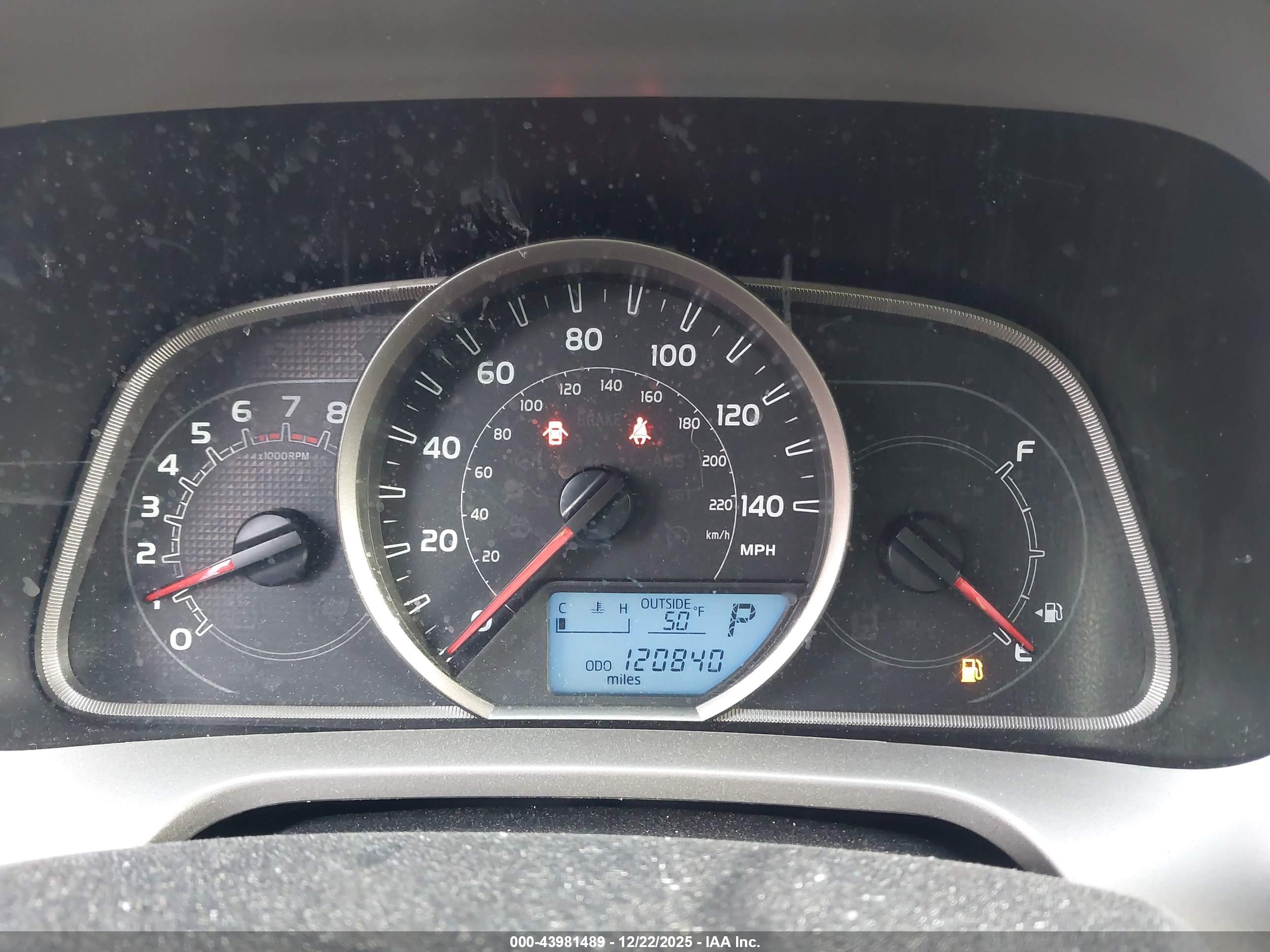 TOYOTA RAV4 image 7