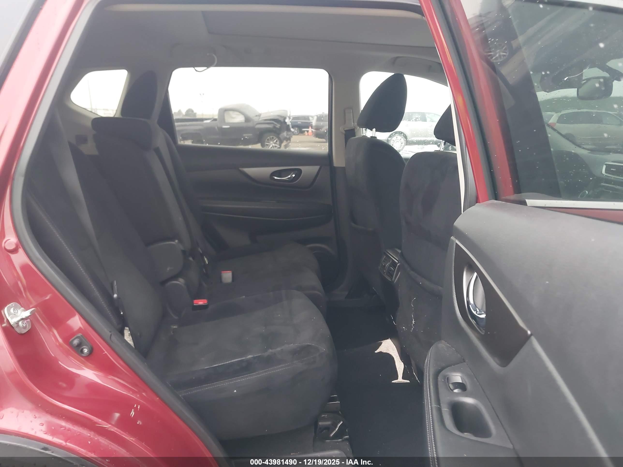 NISSAN ROGUE image 8