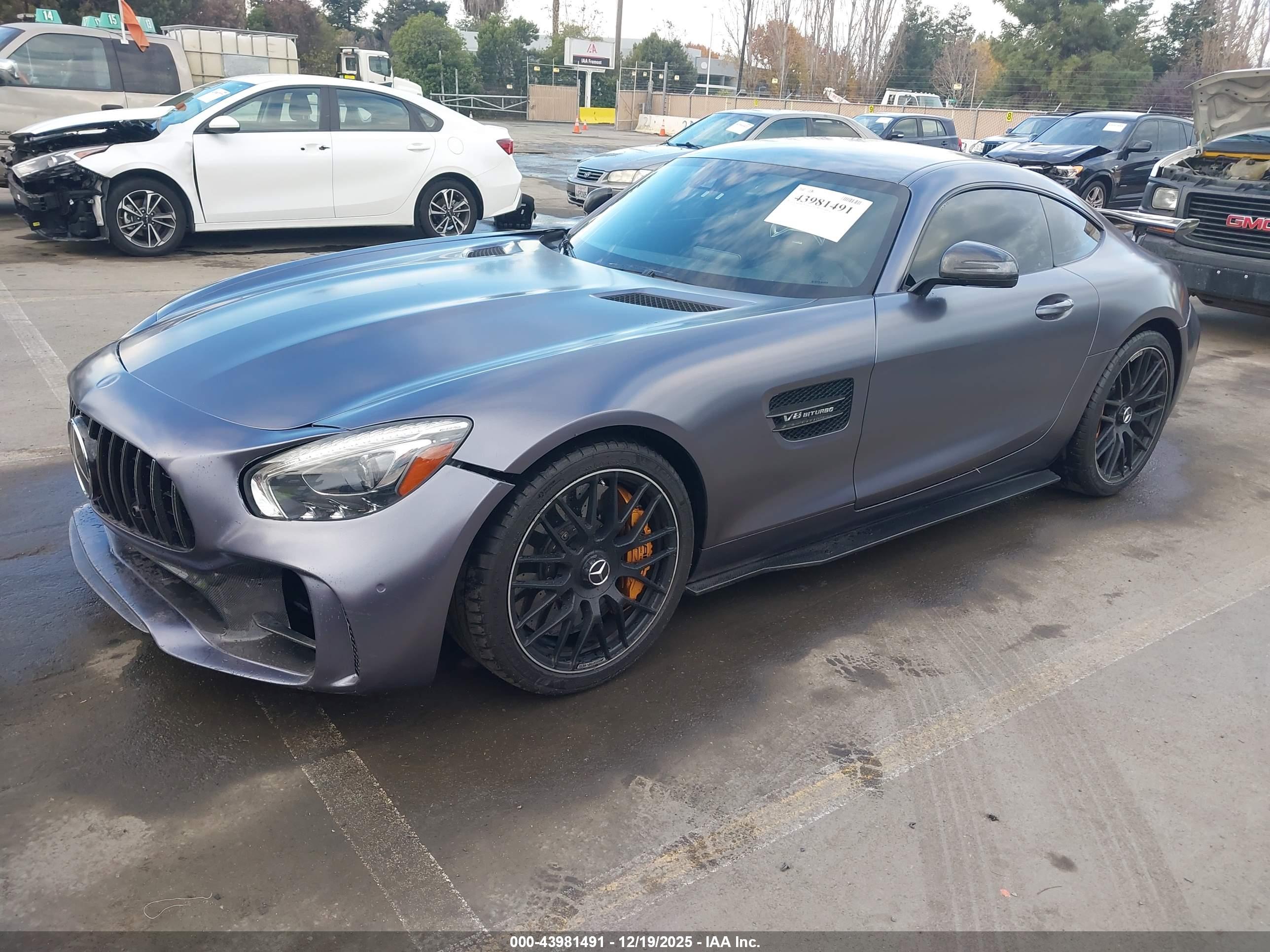 MERCEDES-BENZ GT image 2