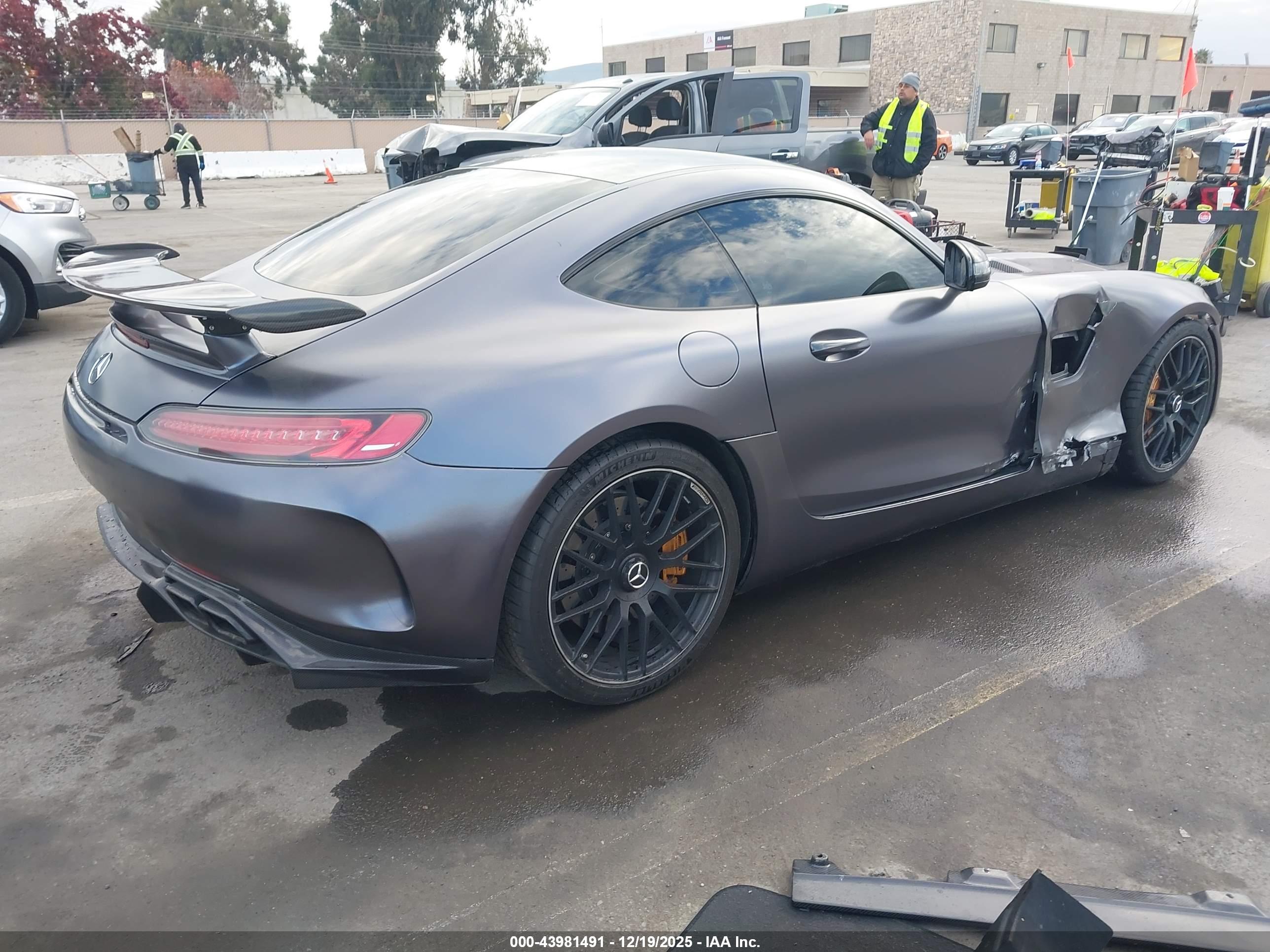 MERCEDES-BENZ GT image 4