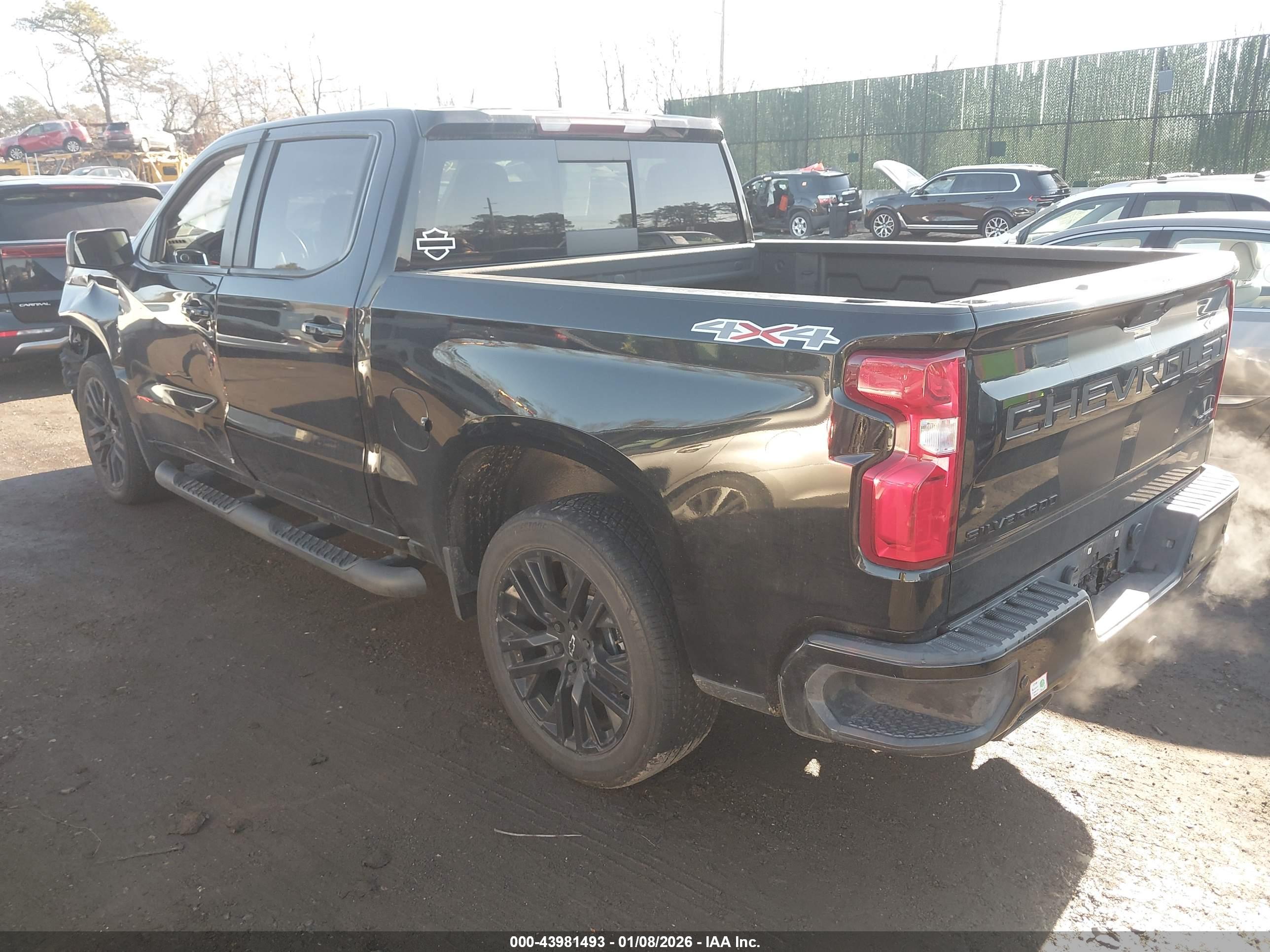 CHEVROLET SILVERADO image 3