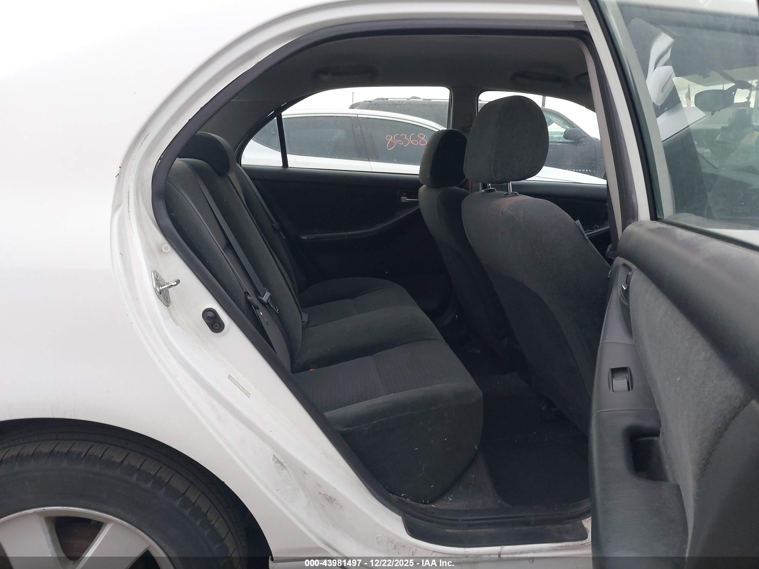 TOYOTA COROLLA image 8
