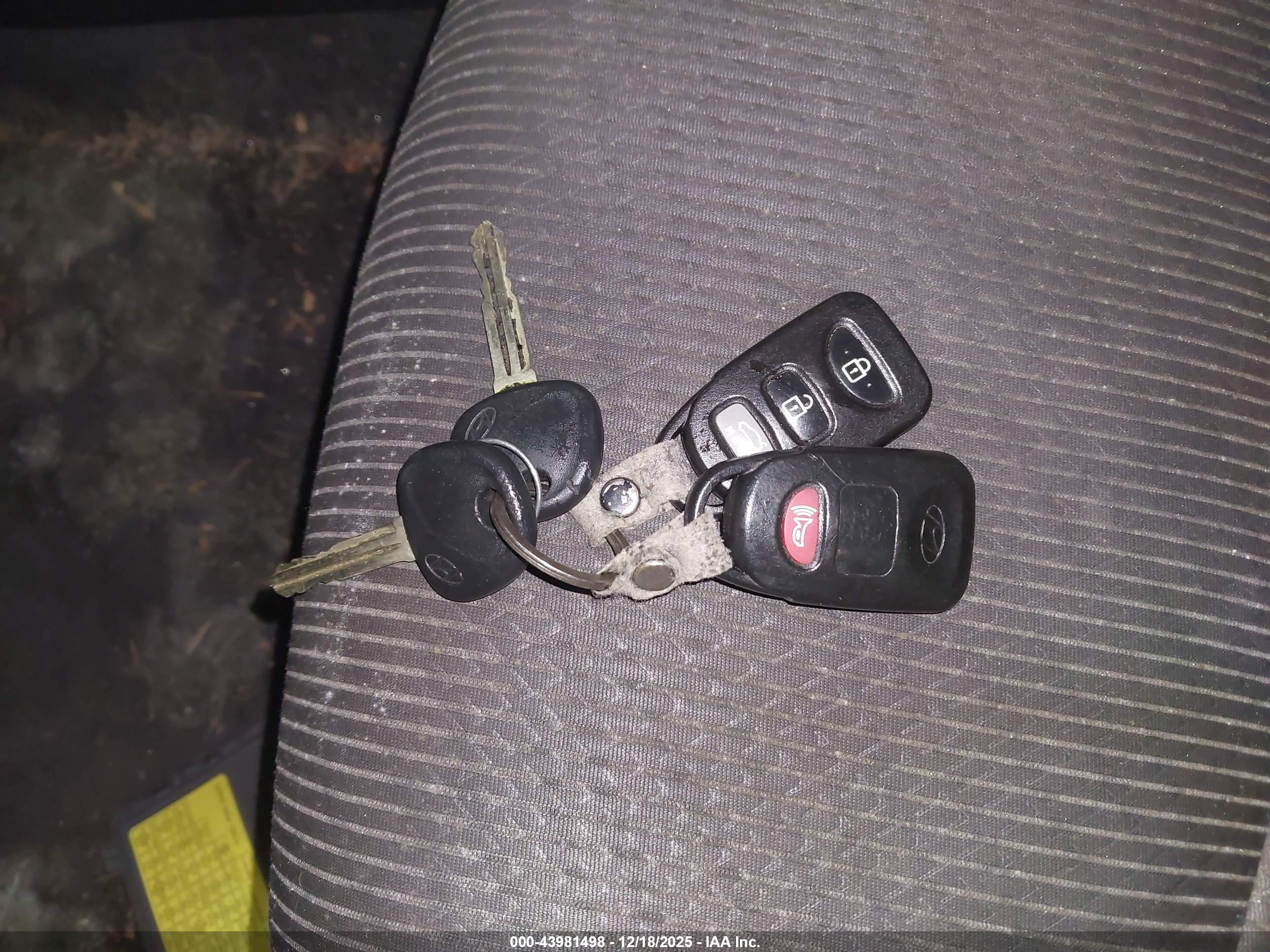 HYUNDAI ELANTRA image 11