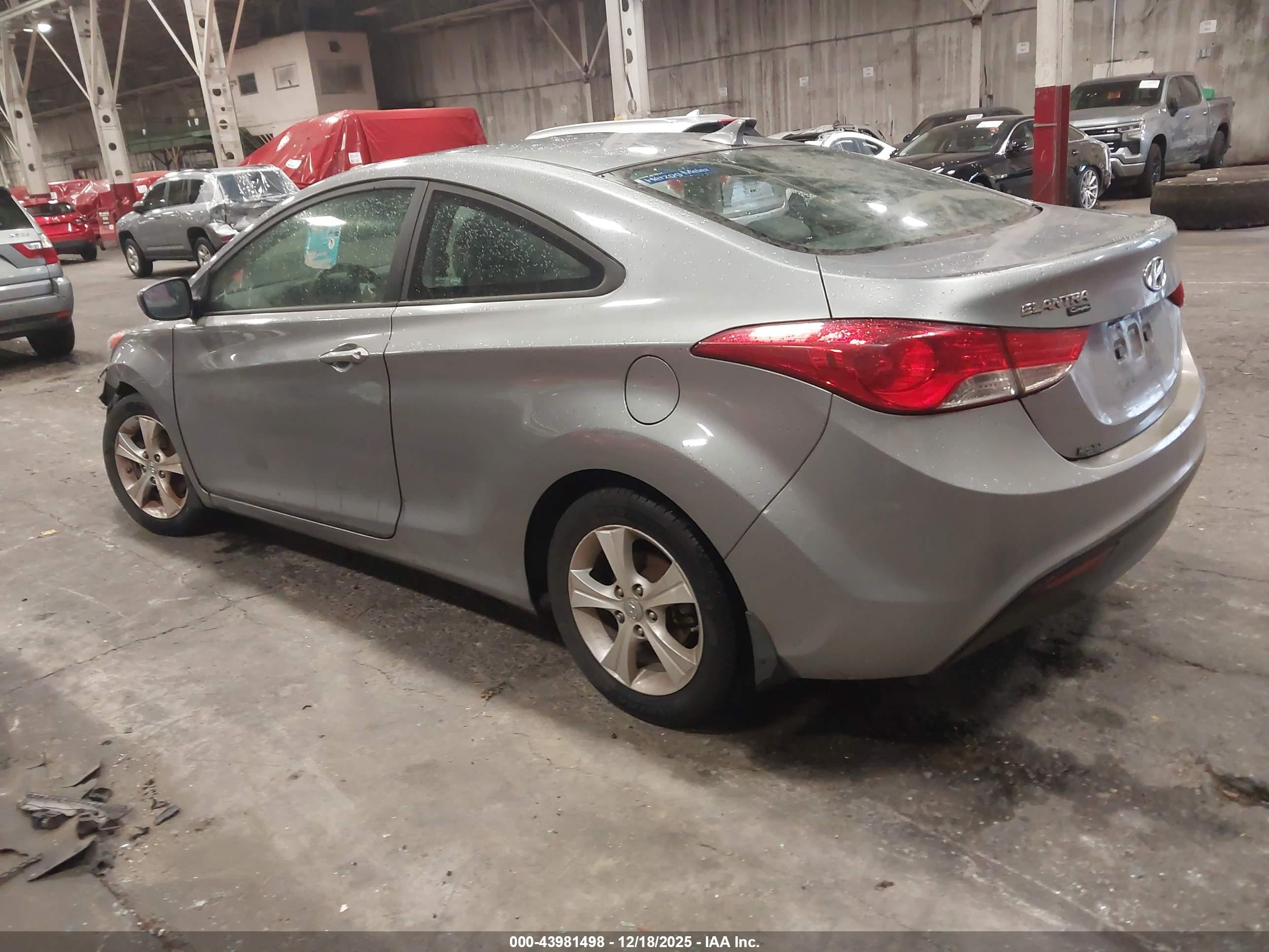 HYUNDAI ELANTRA image 3