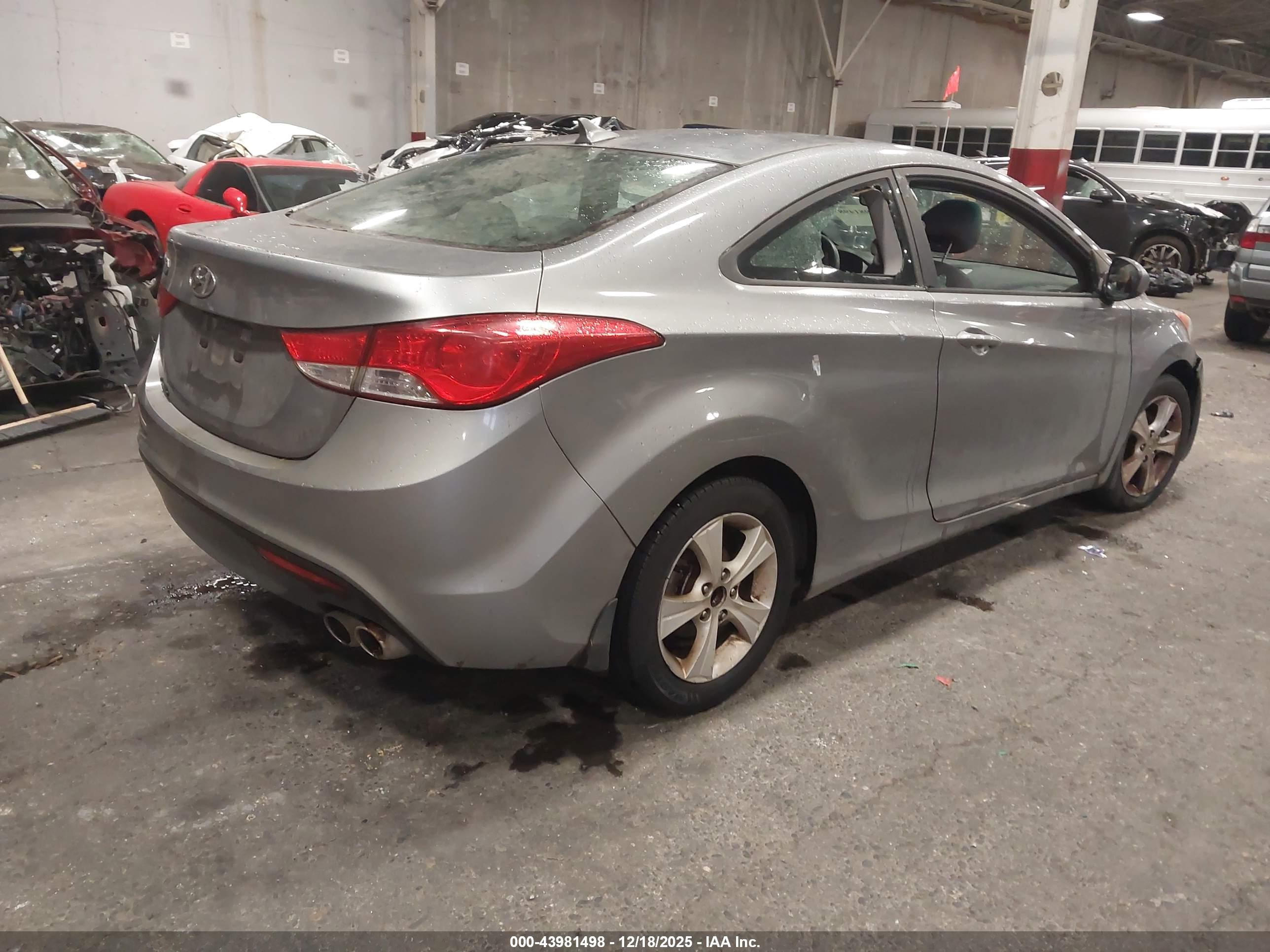 HYUNDAI ELANTRA image 4