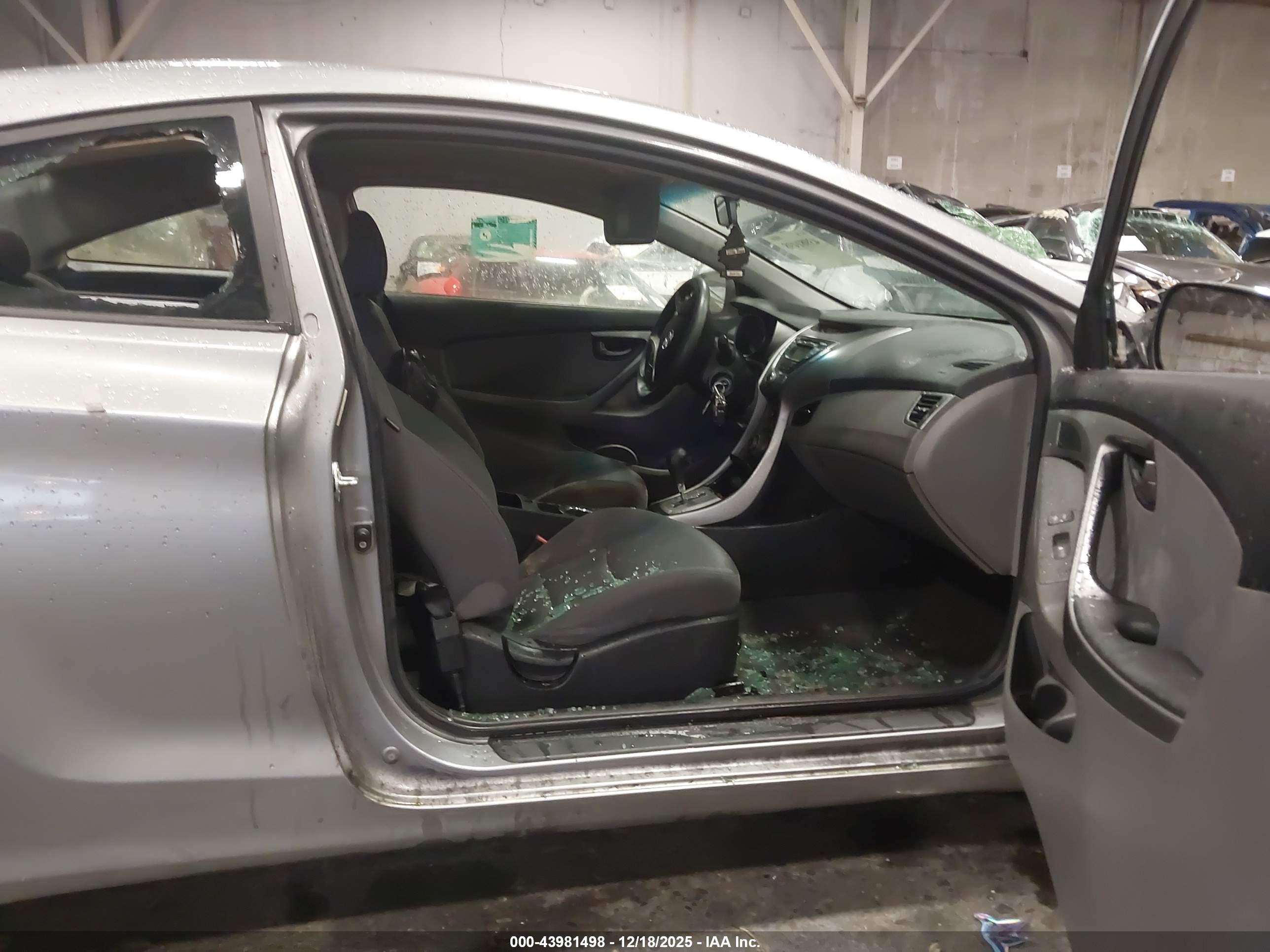 HYUNDAI ELANTRA image 5