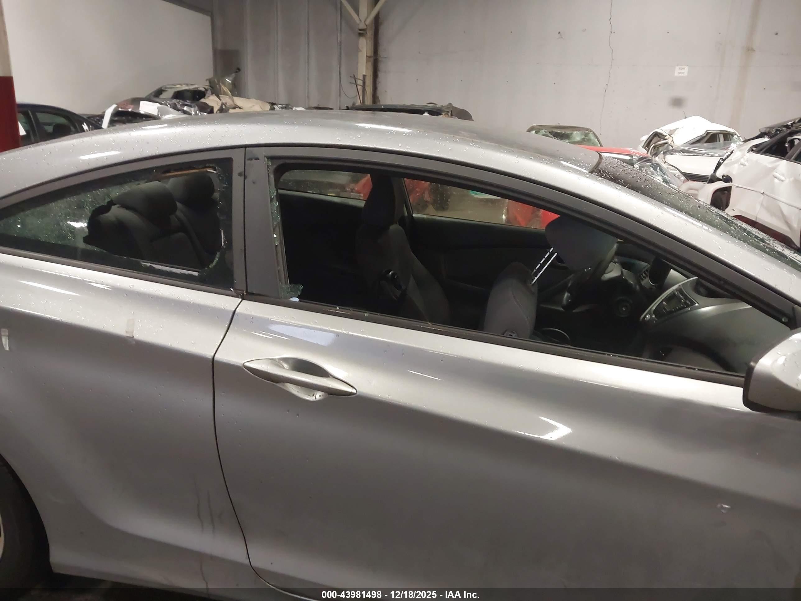 HYUNDAI ELANTRA image 6