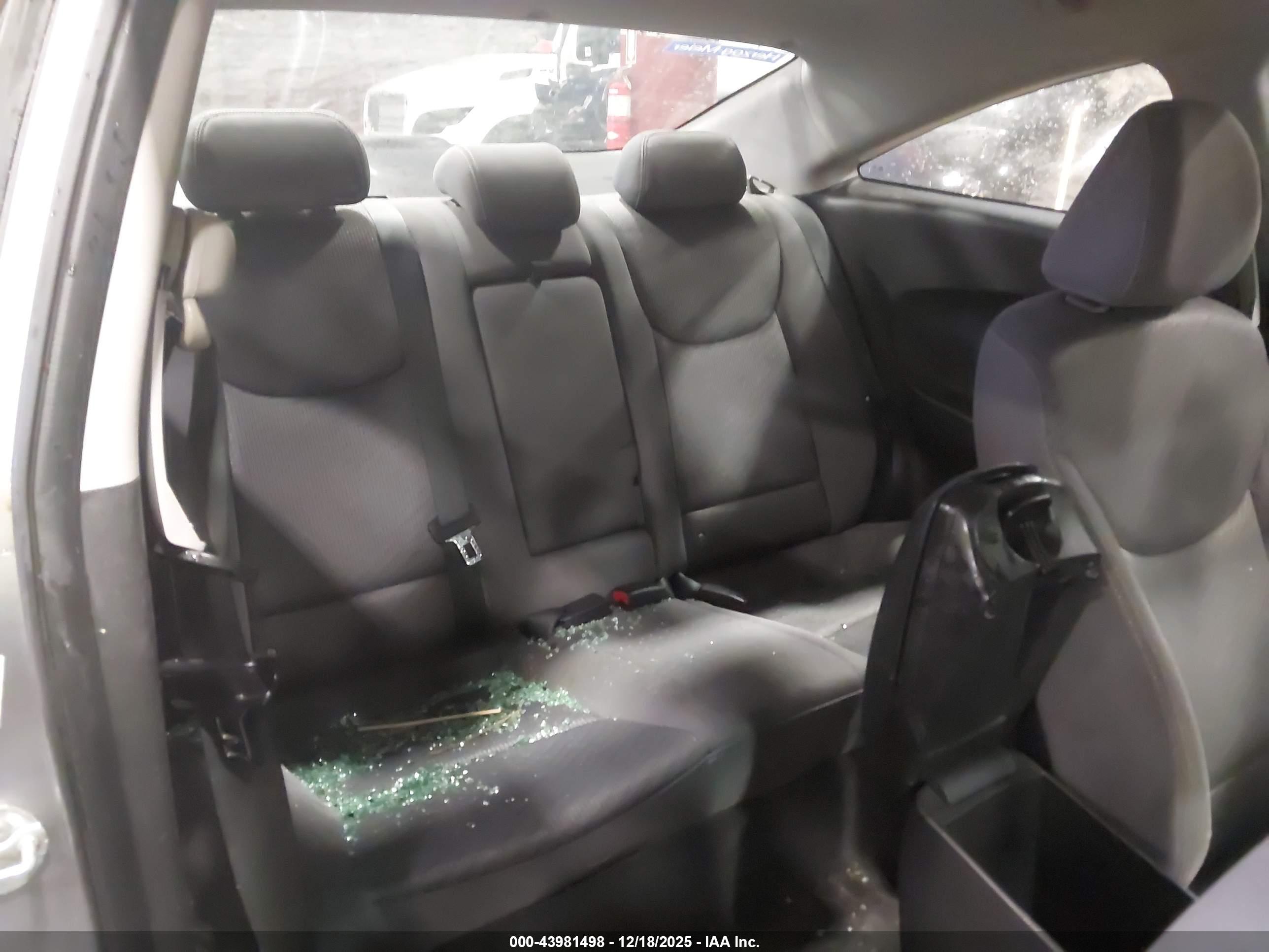 HYUNDAI ELANTRA image 8