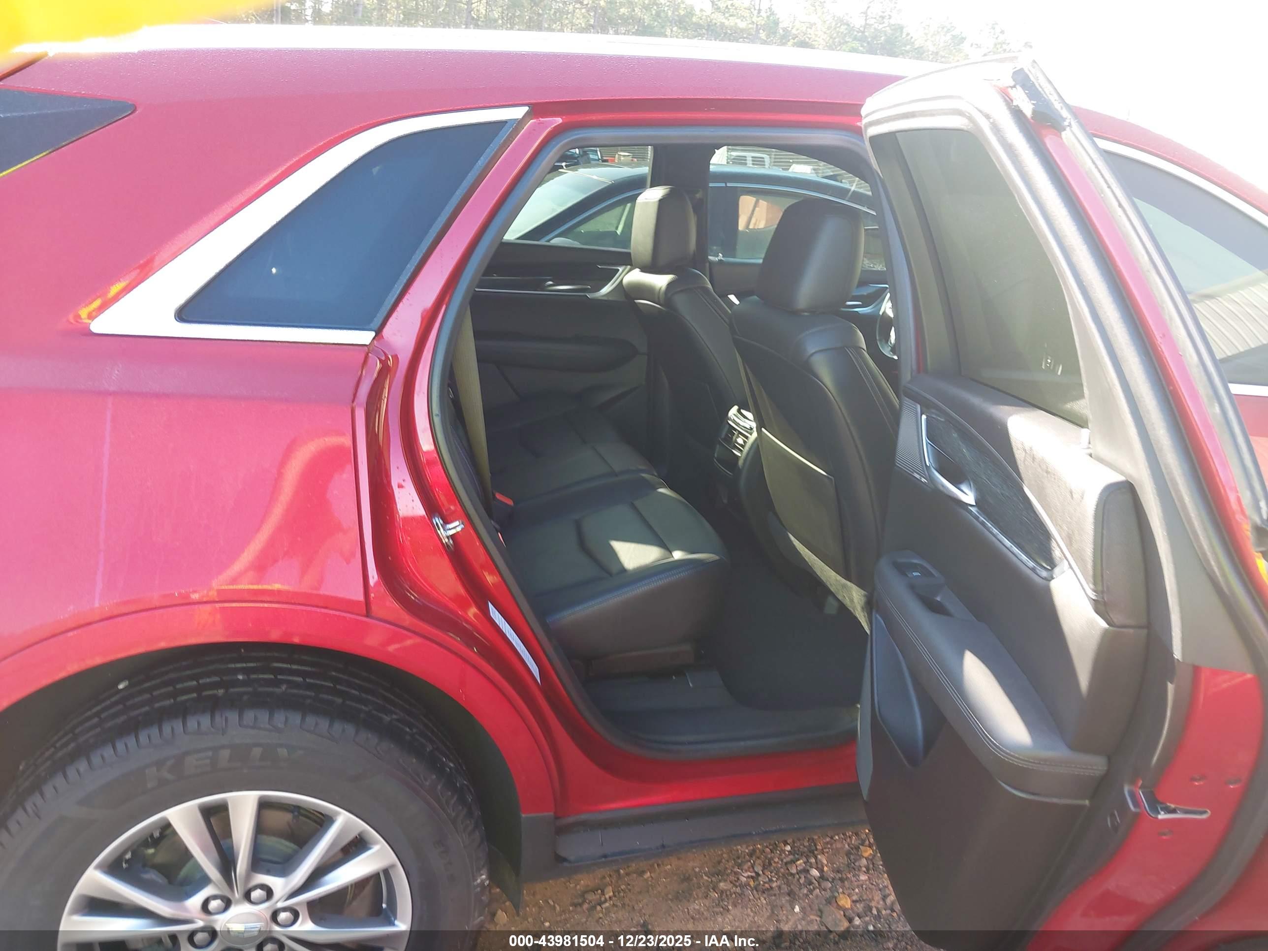 CADILLAC XT5 image 8
