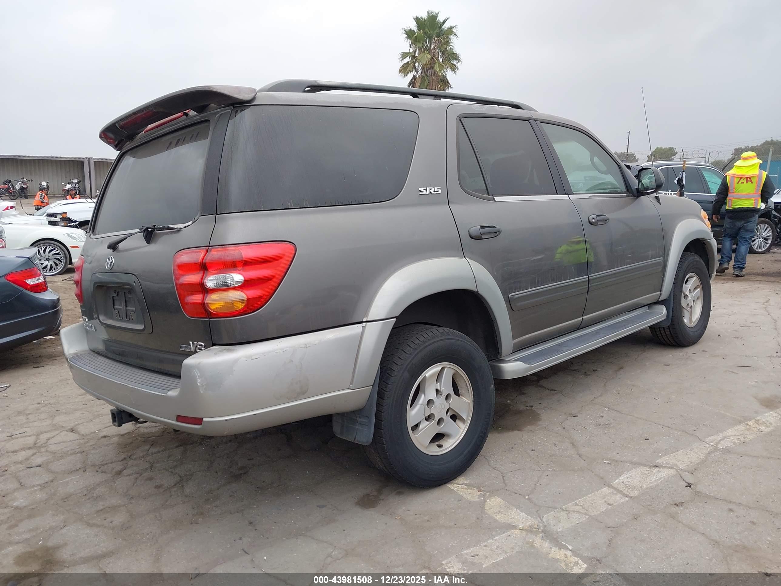 TOYOTA SEQUOIA image 4