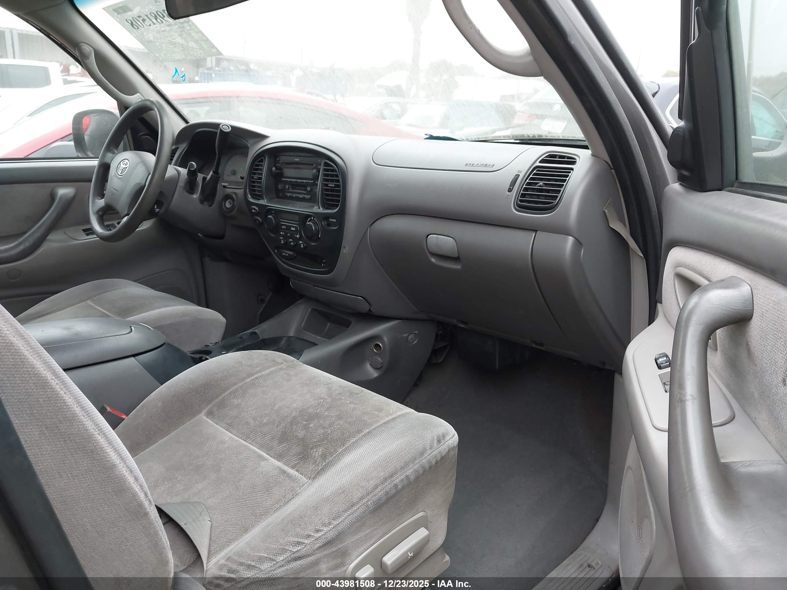 TOYOTA SEQUOIA image 5