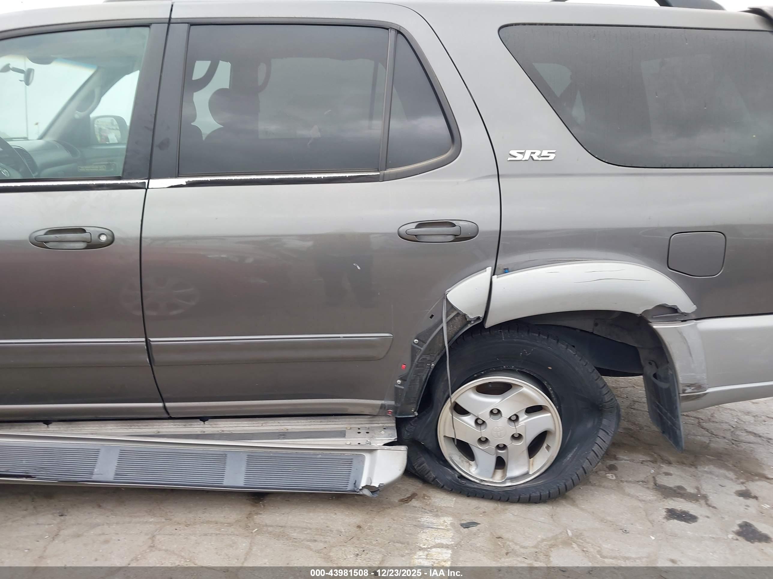 TOYOTA SEQUOIA image 6
