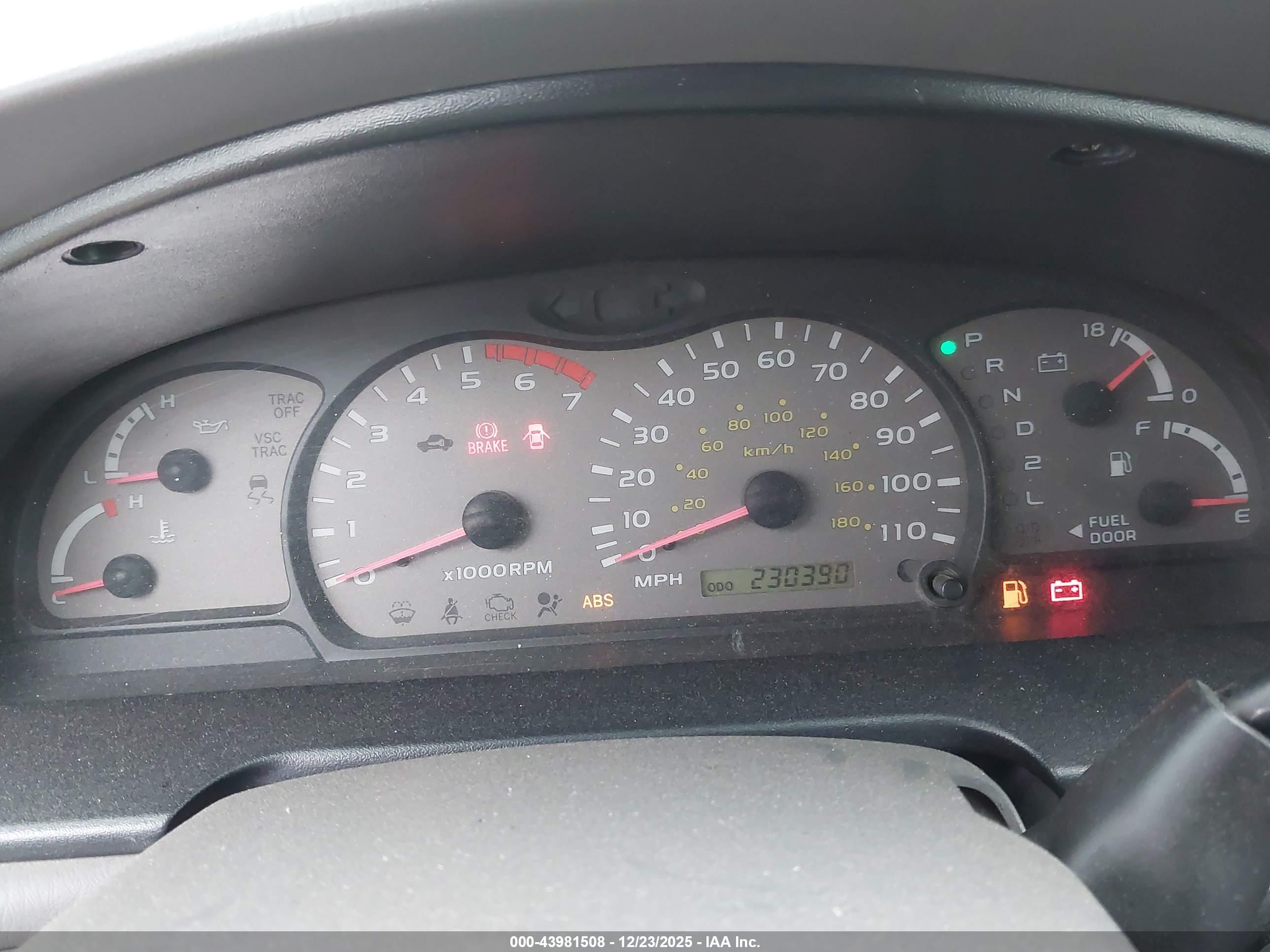 TOYOTA SEQUOIA image 7