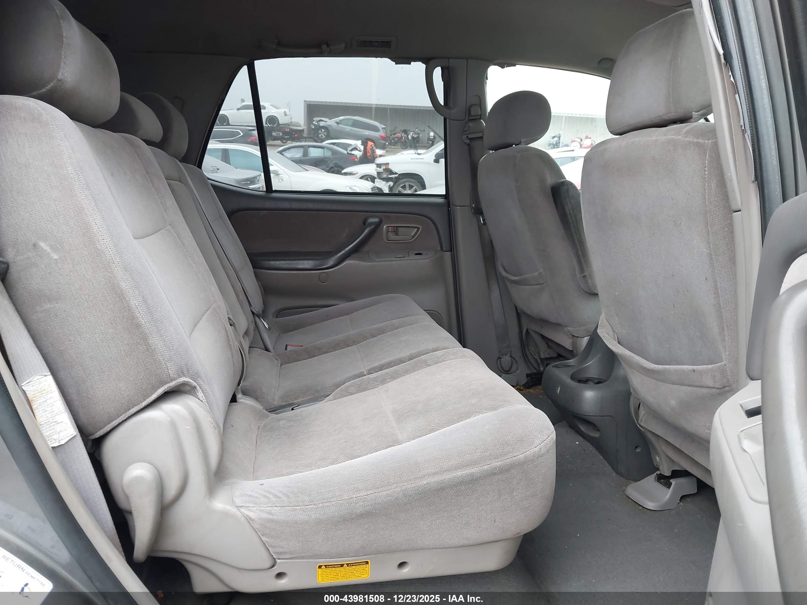 TOYOTA SEQUOIA image 8