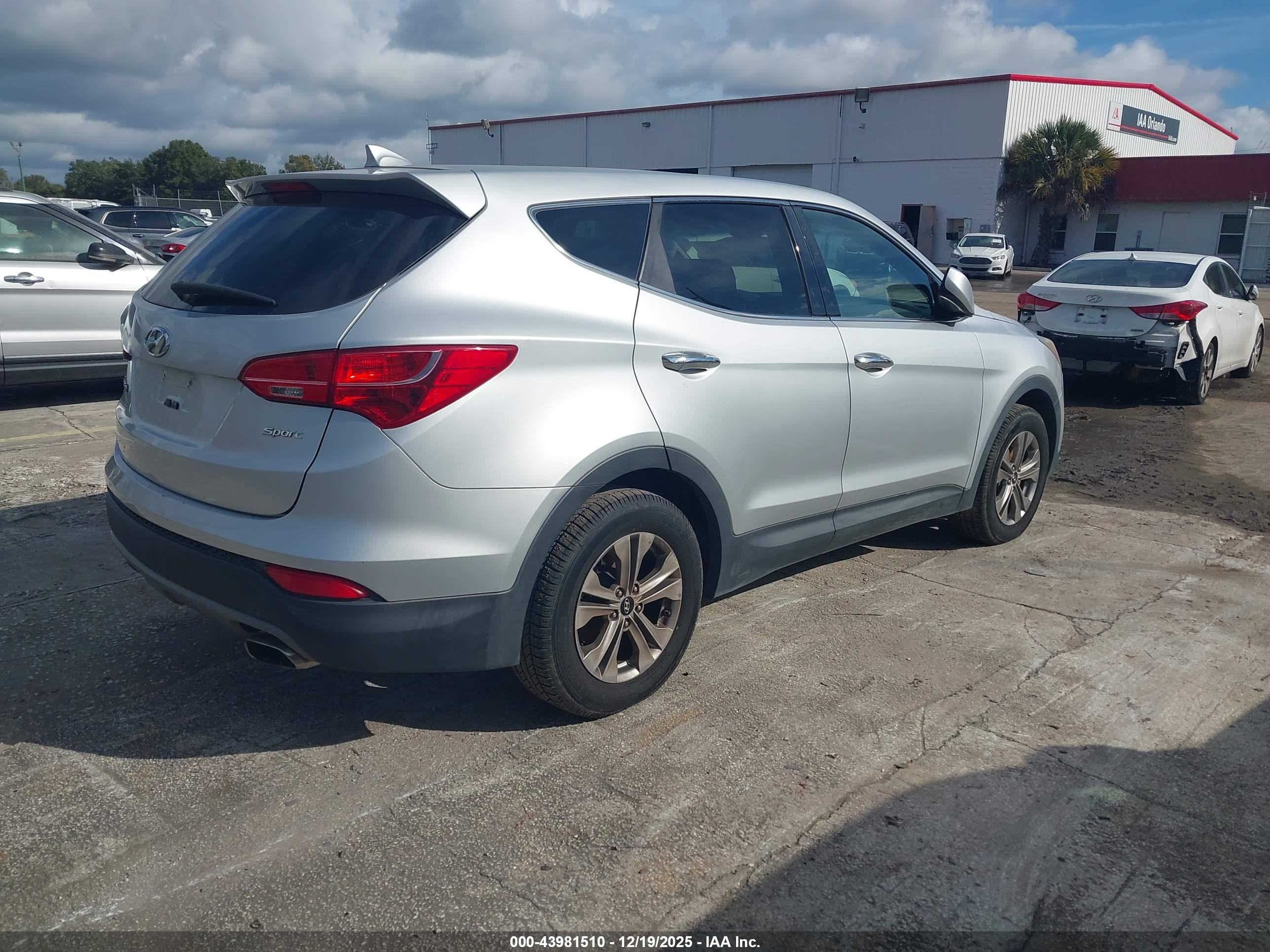 HYUNDAI SANTA image 4