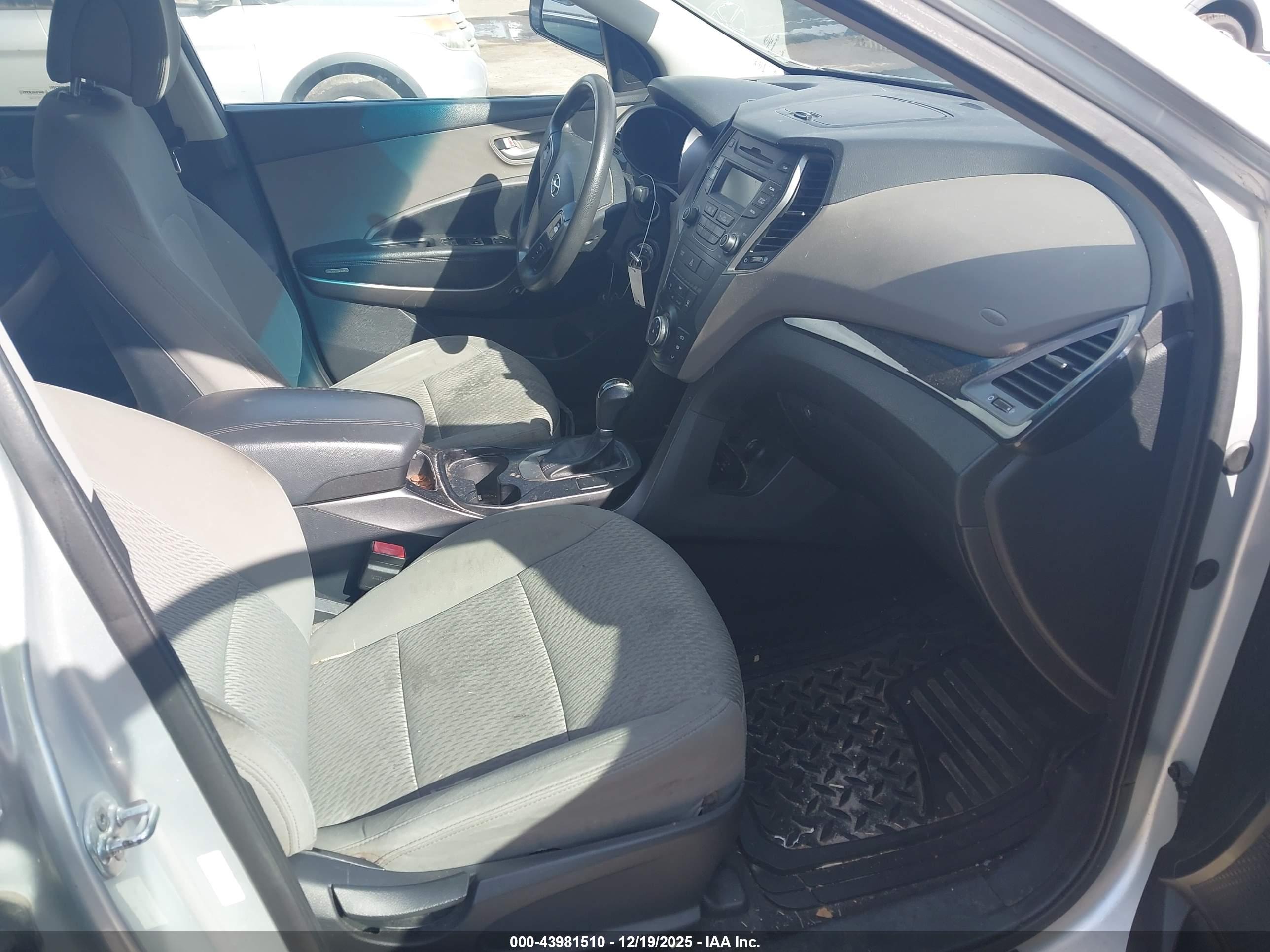 HYUNDAI SANTA image 5