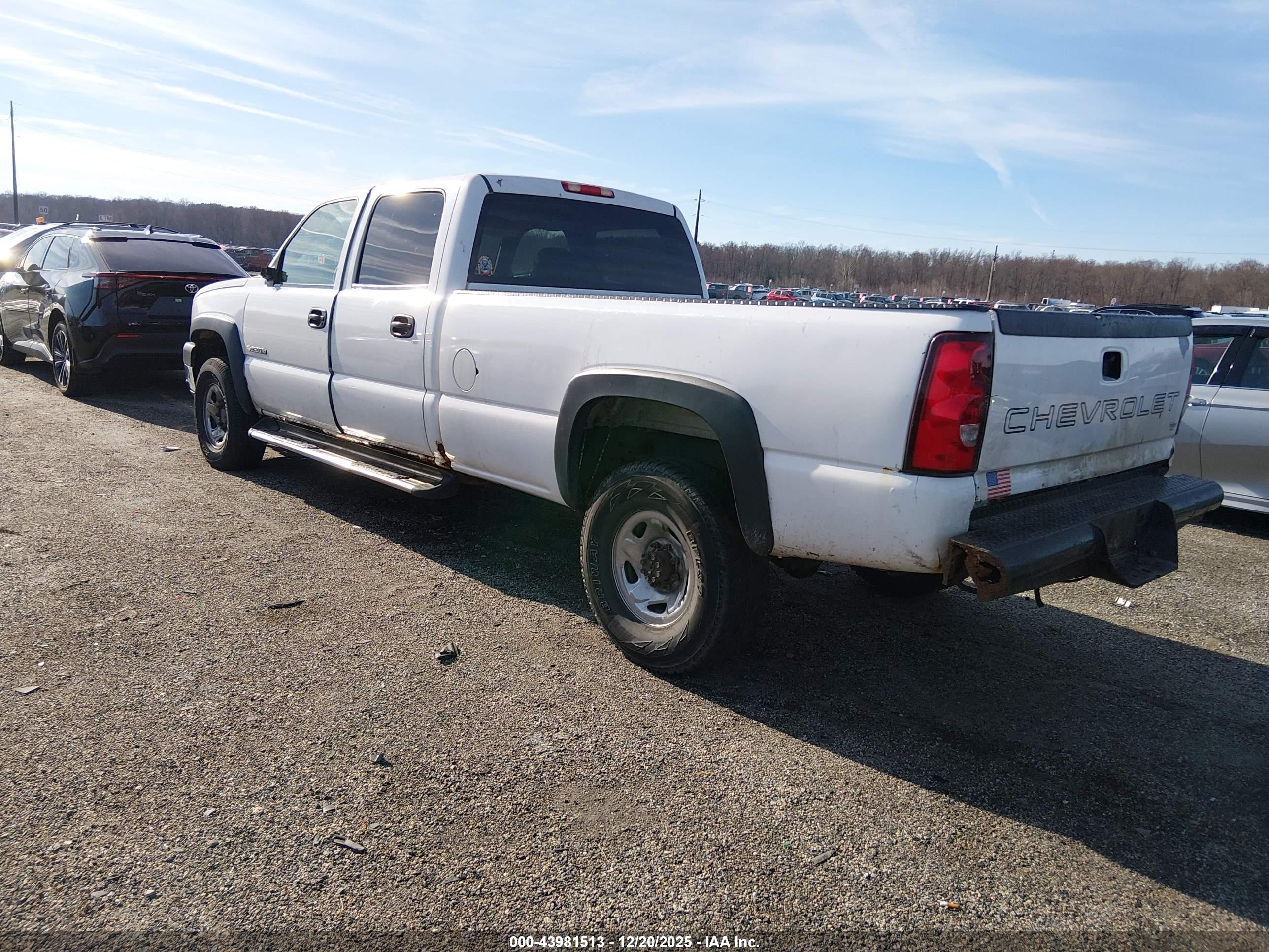 CHEVROLET SILVERADO image 3