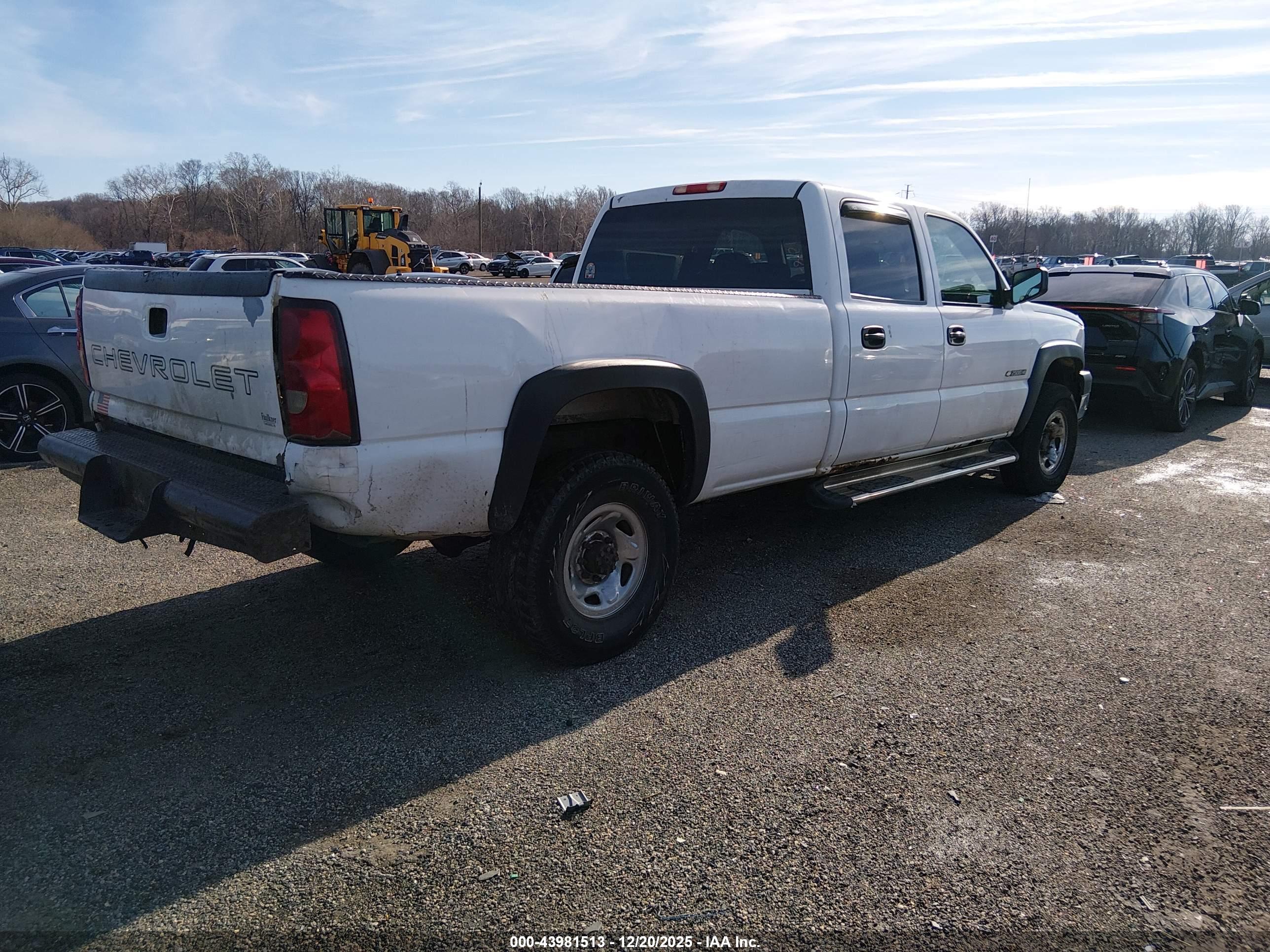 CHEVROLET SILVERADO image 4