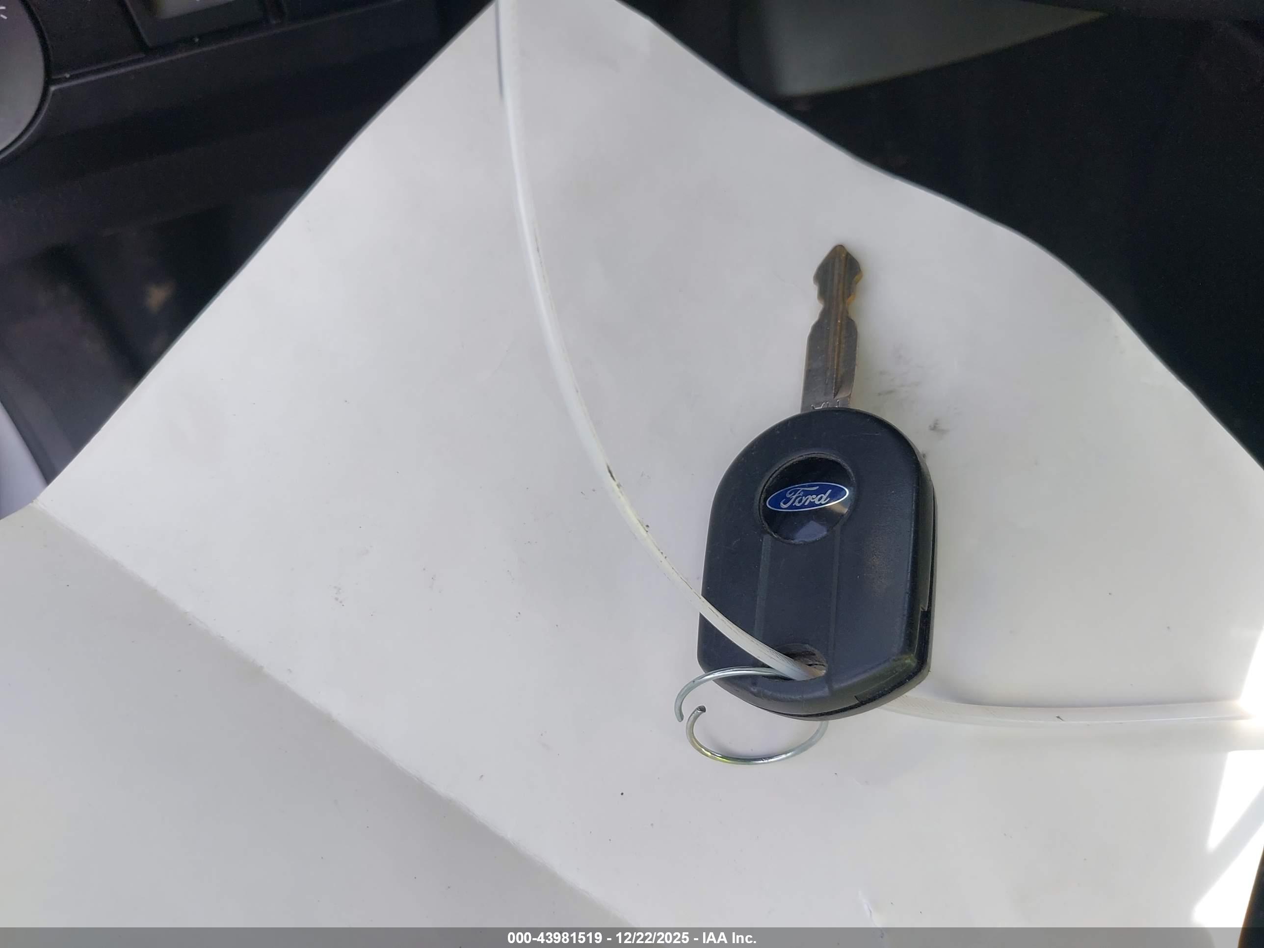 FORD FUSION image 11