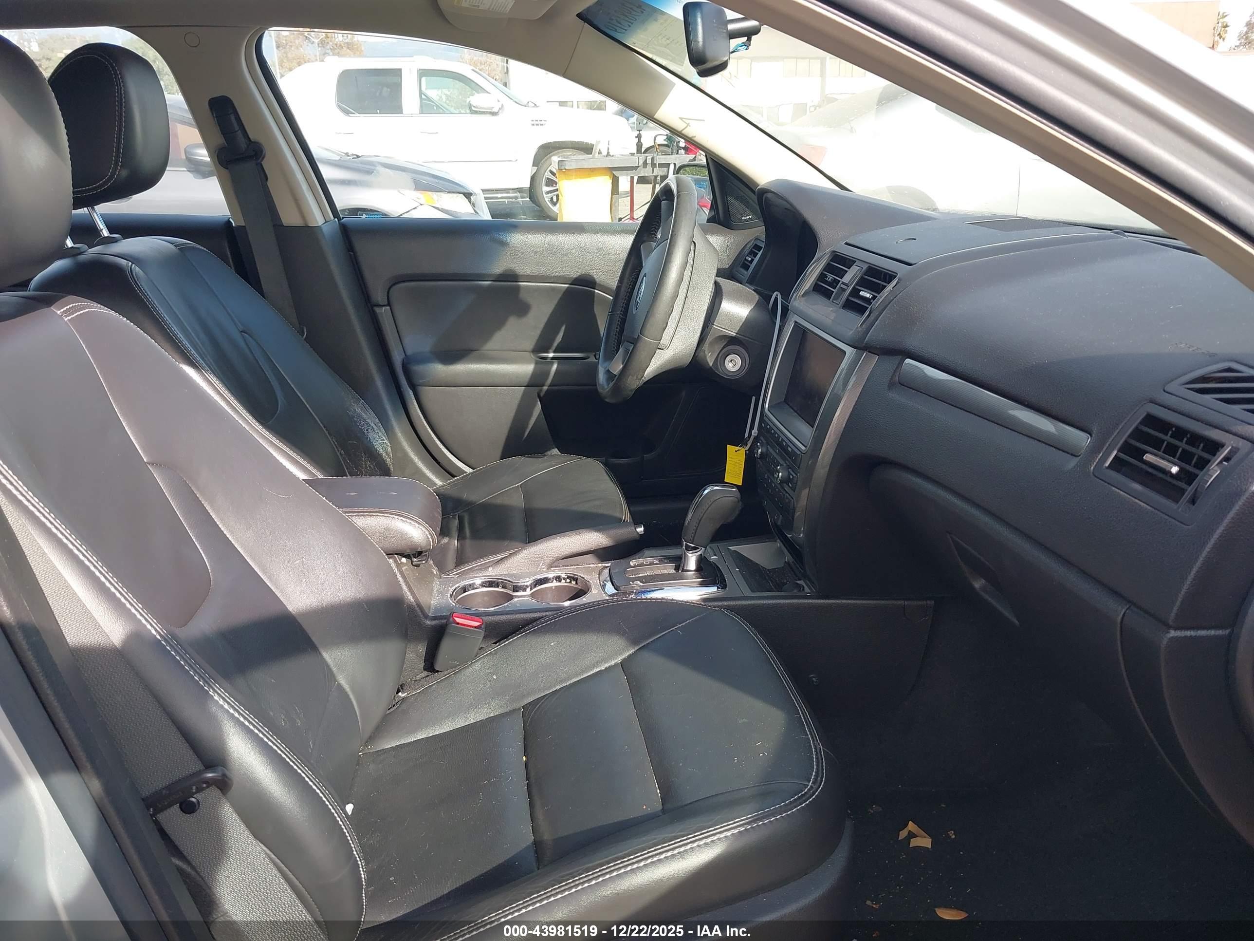 FORD FUSION image 5