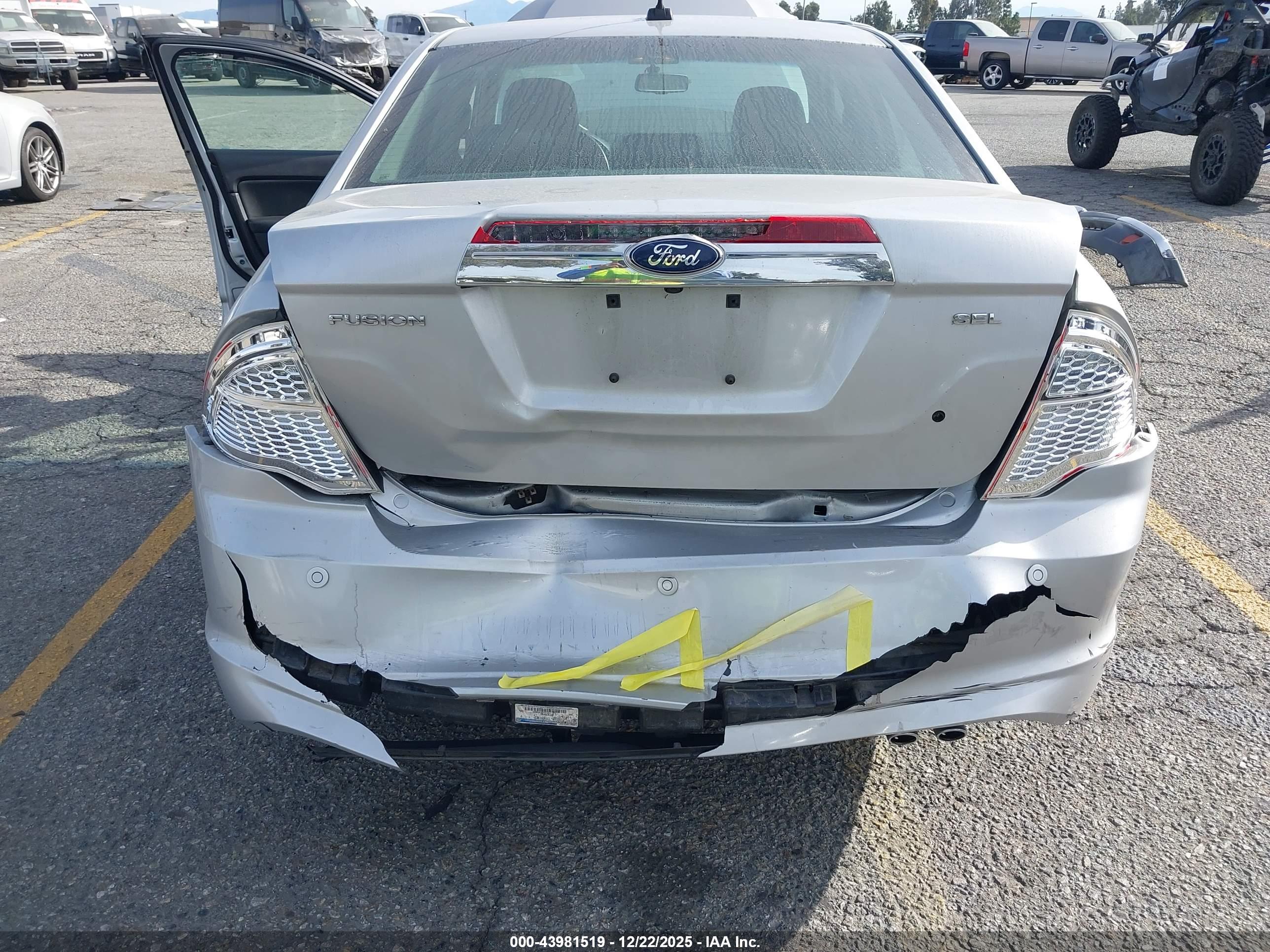 FORD FUSION image 6