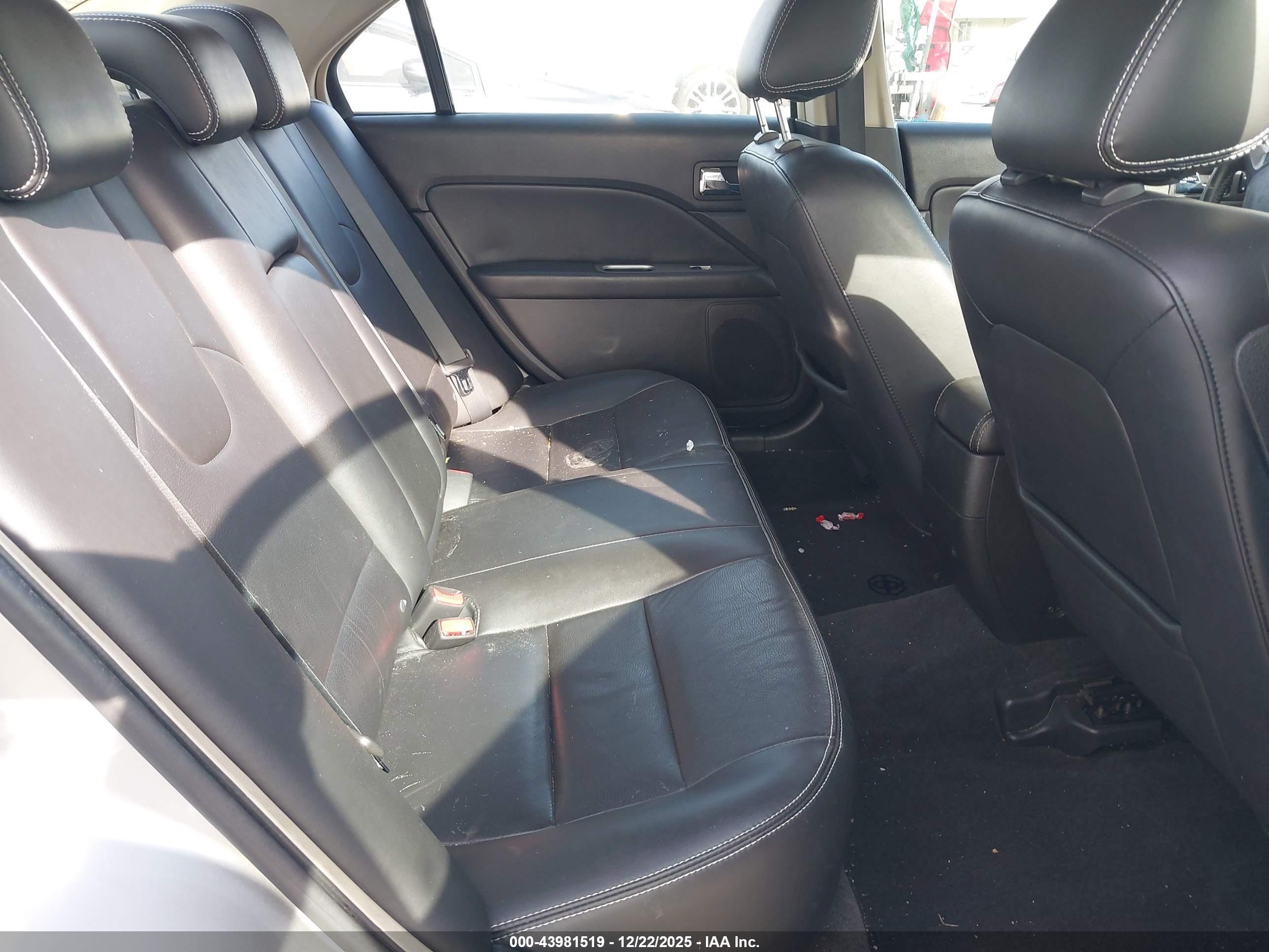 FORD FUSION image 8