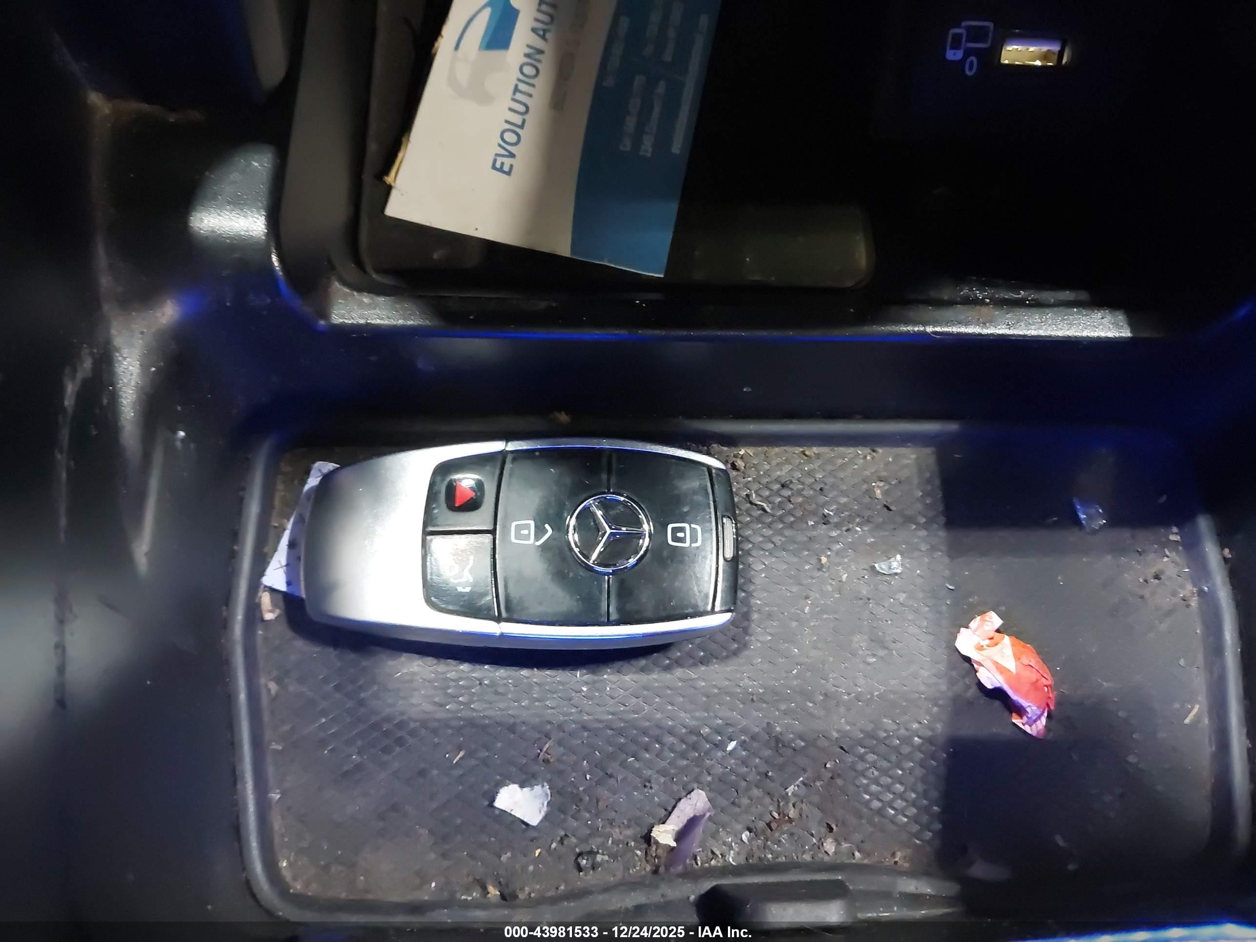 MERCEDES-BENZ E image 11