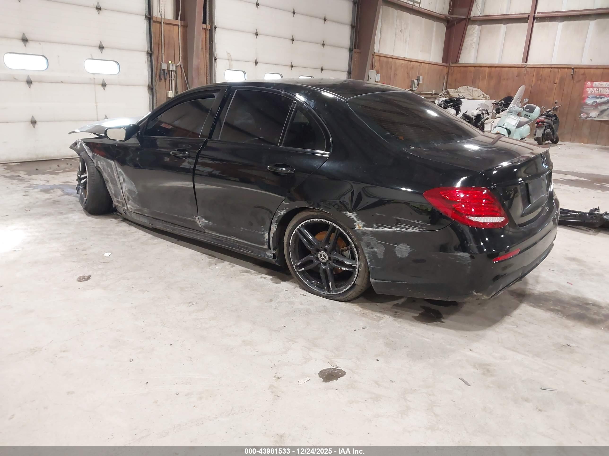 MERCEDES-BENZ E image 3