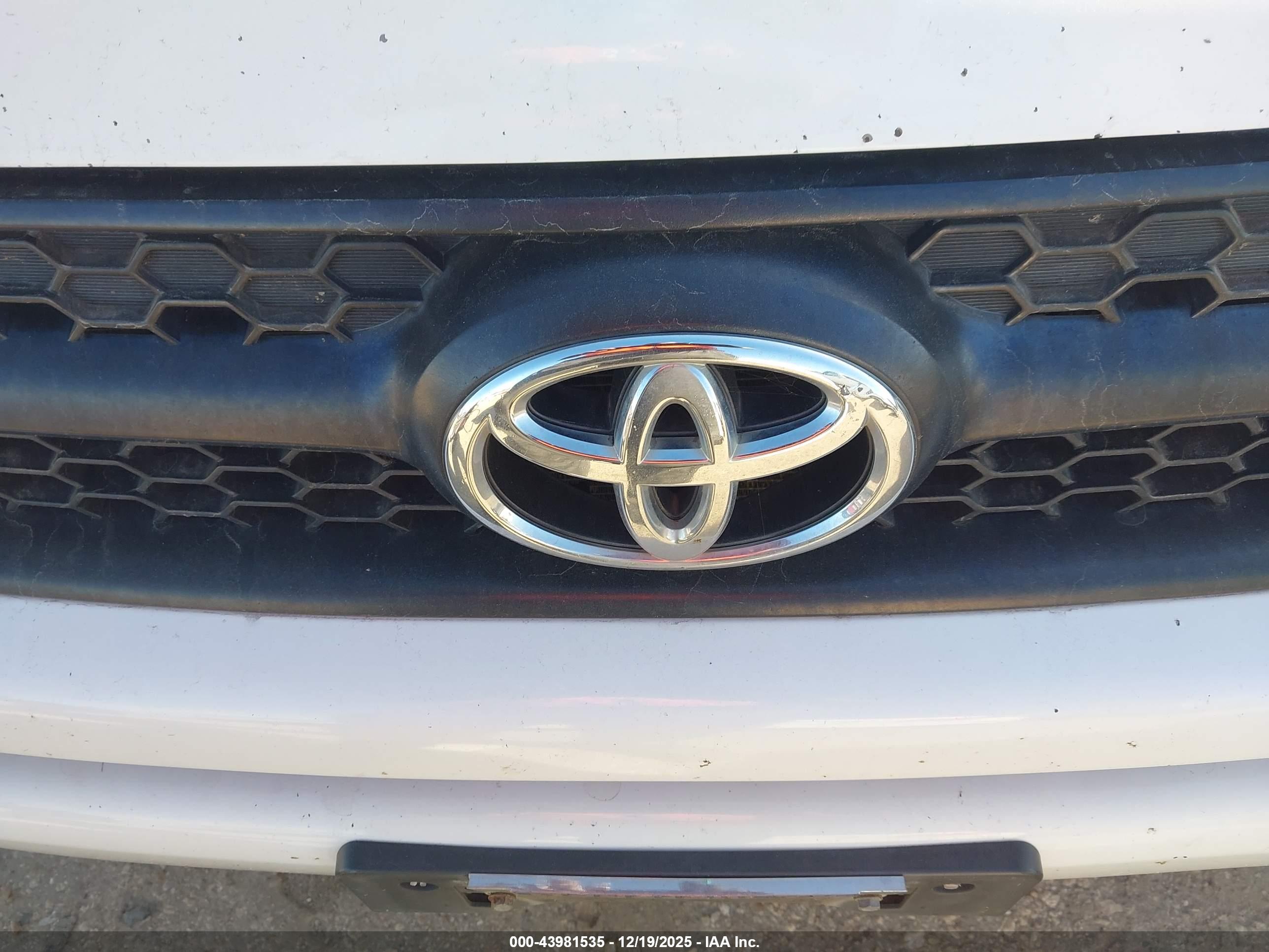 TOYOTA RAV4 image 6
