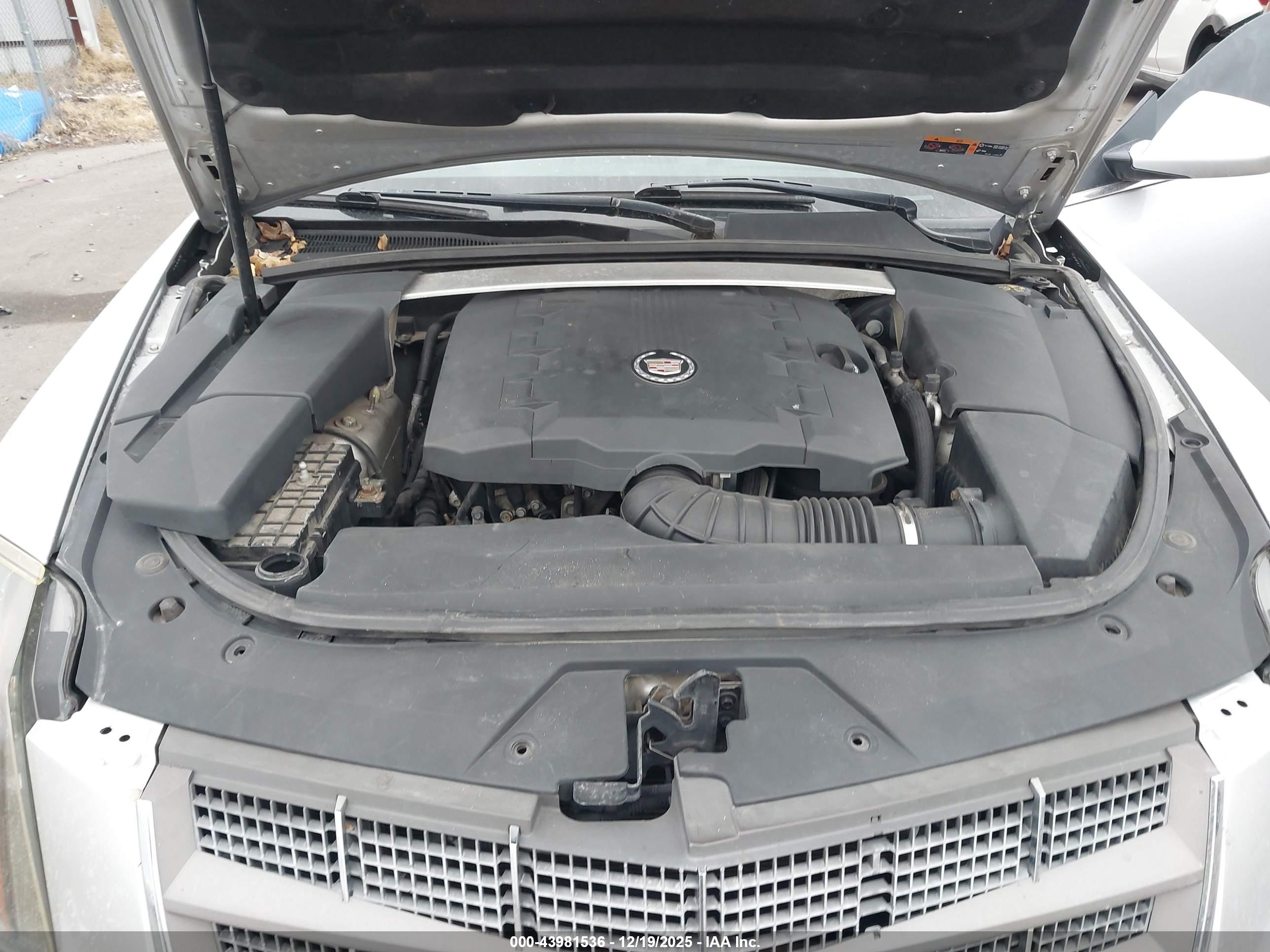 CADILLAC CTS image 10