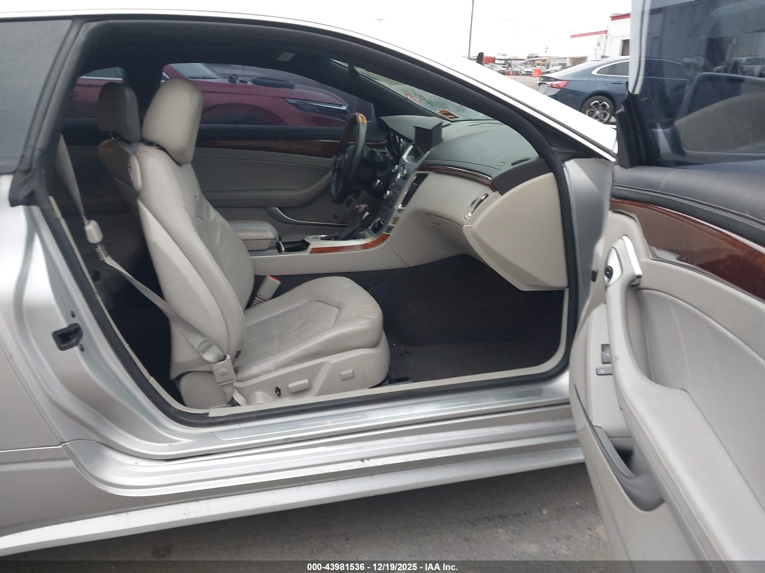 CADILLAC CTS image 5