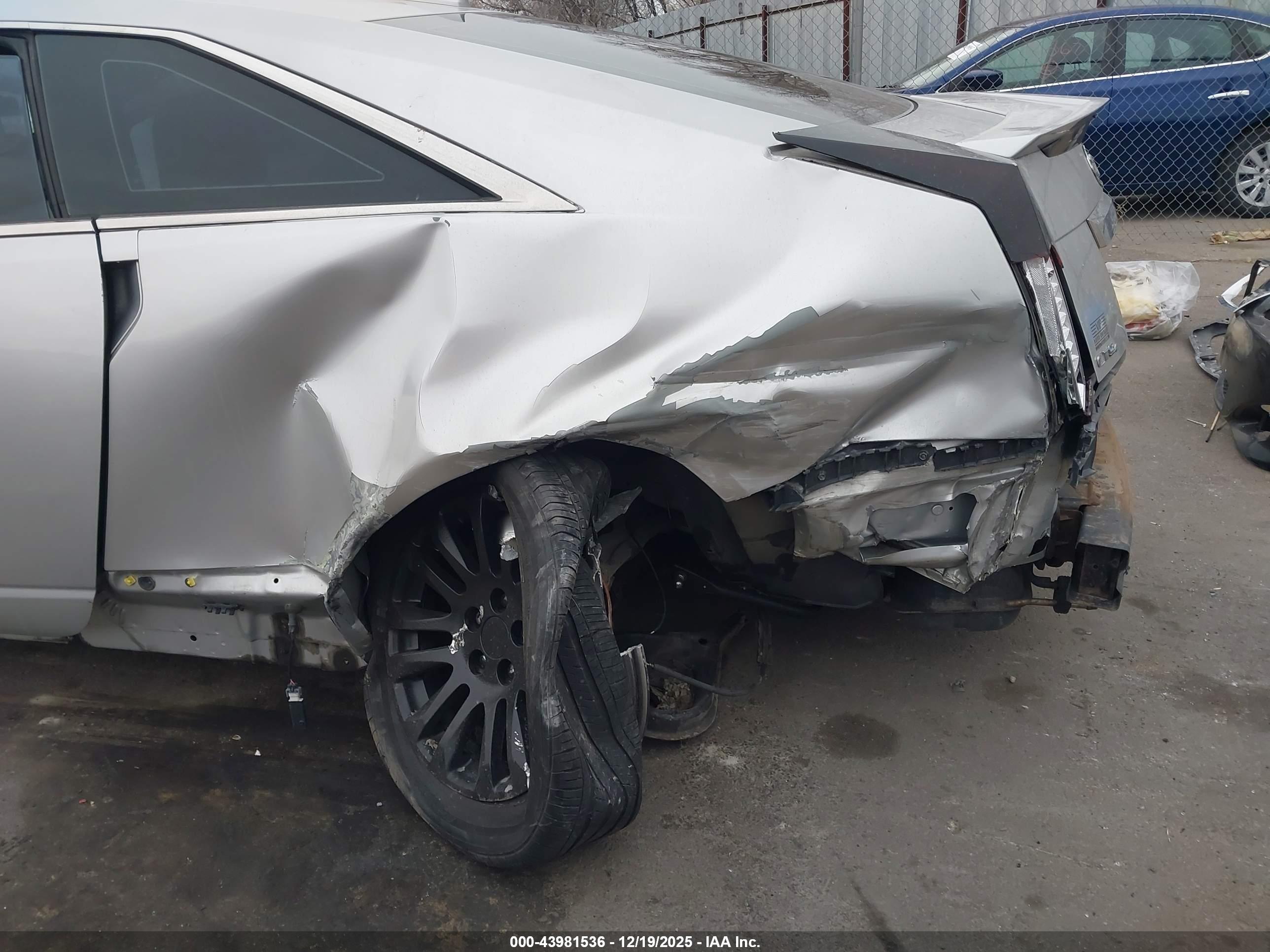 CADILLAC CTS image 6