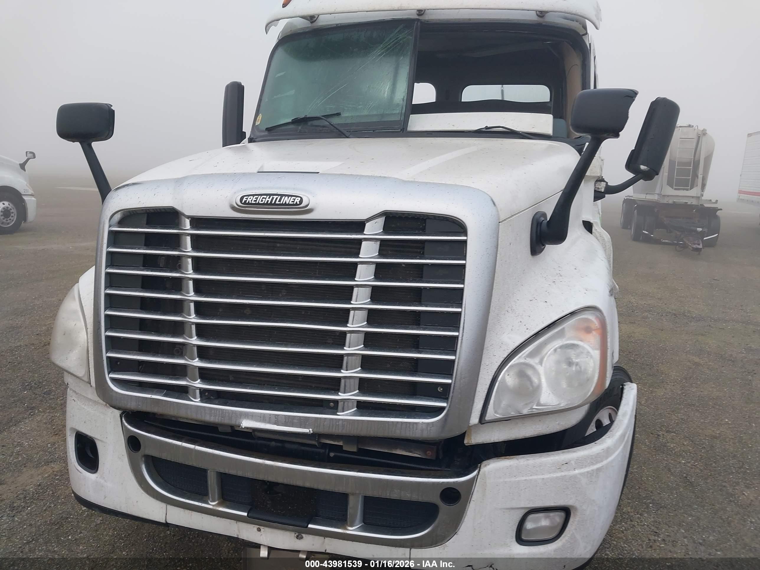 FREIGHTLINER CASCADIA image 10