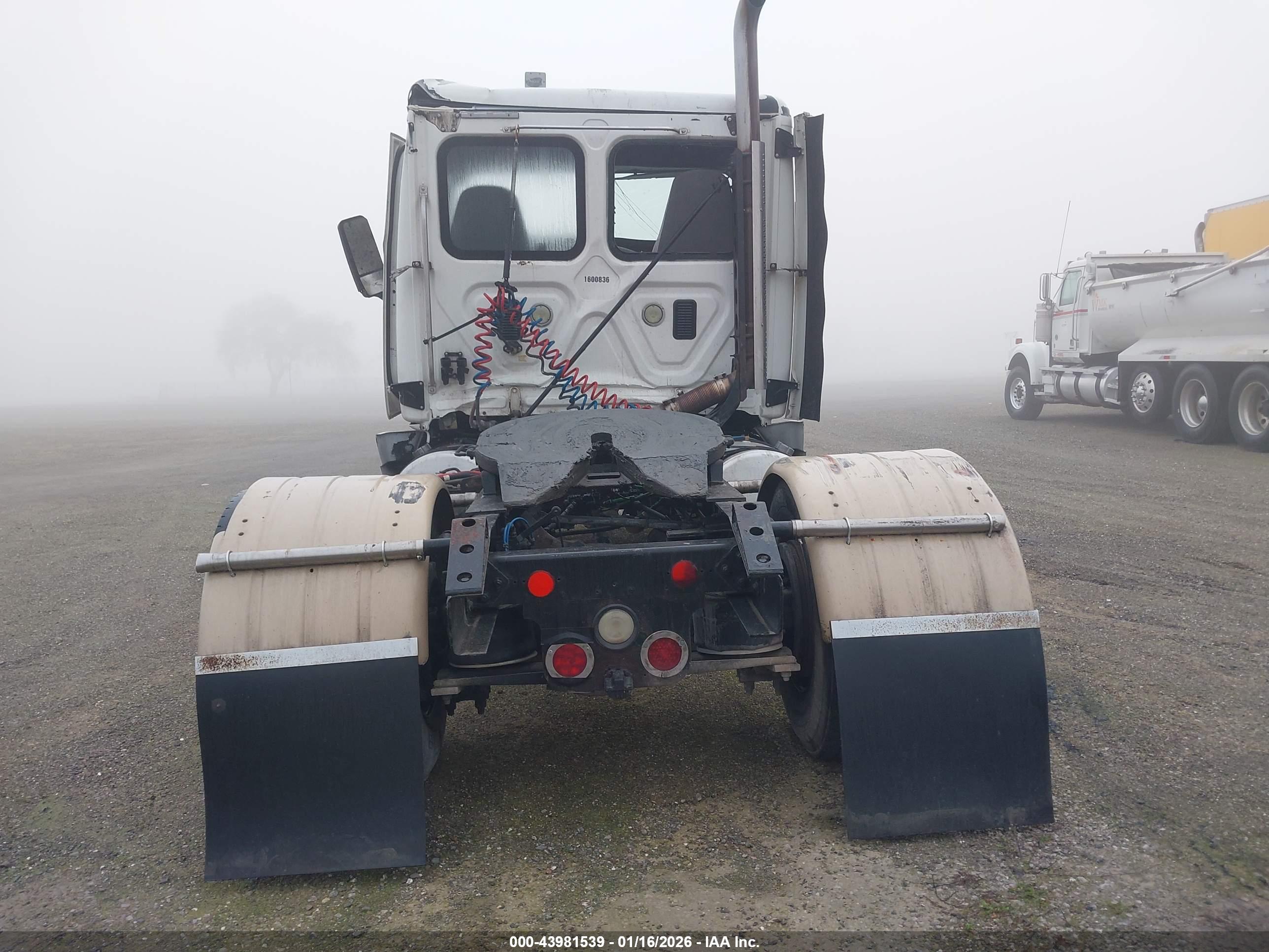 FREIGHTLINER CASCADIA image 8