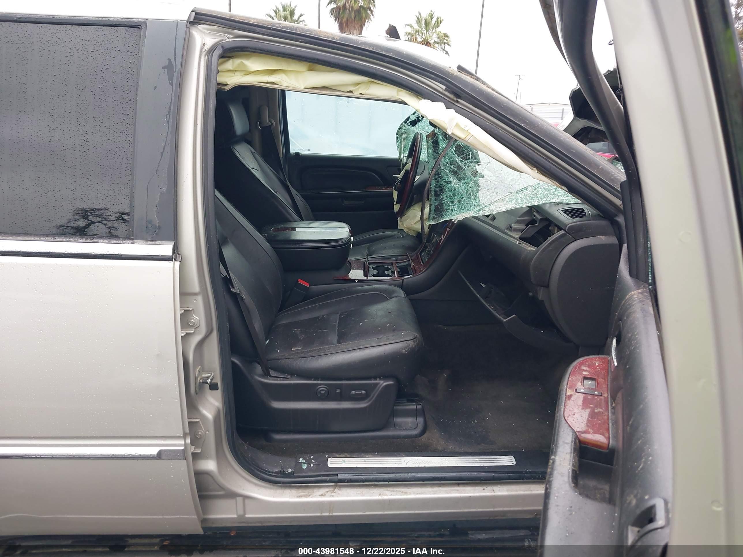 CADILLAC ESCALADE image 5