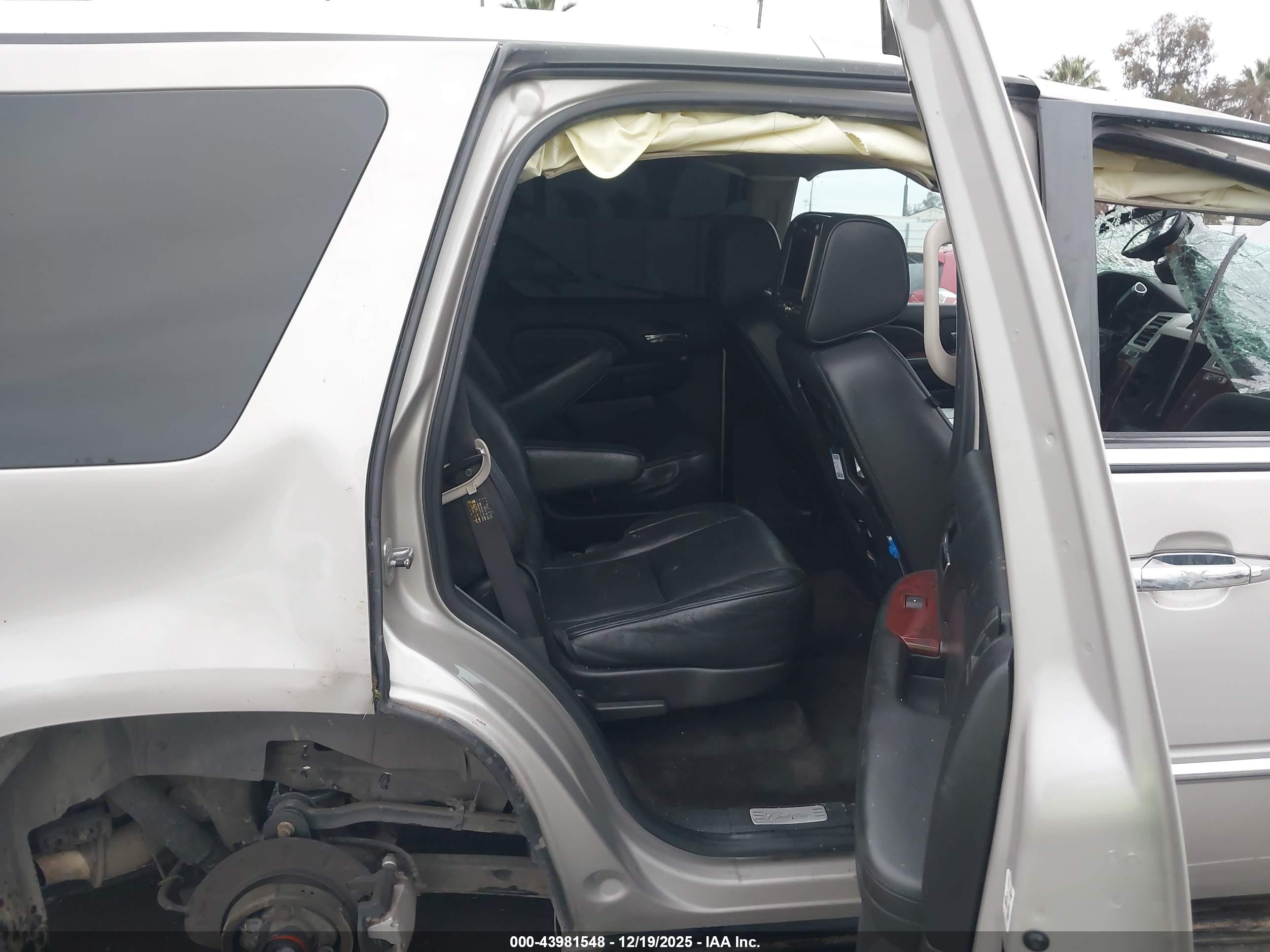 CADILLAC ESCALADE image 8