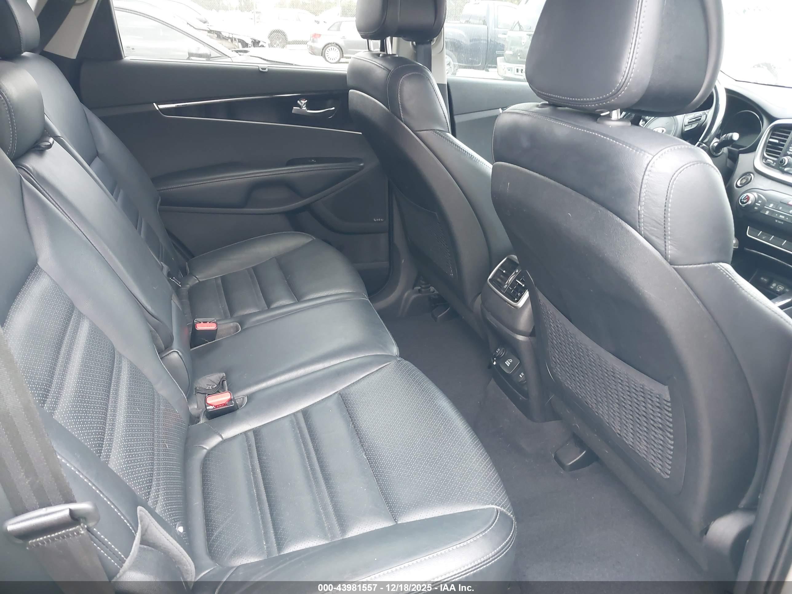 KIA SORENTO image 8